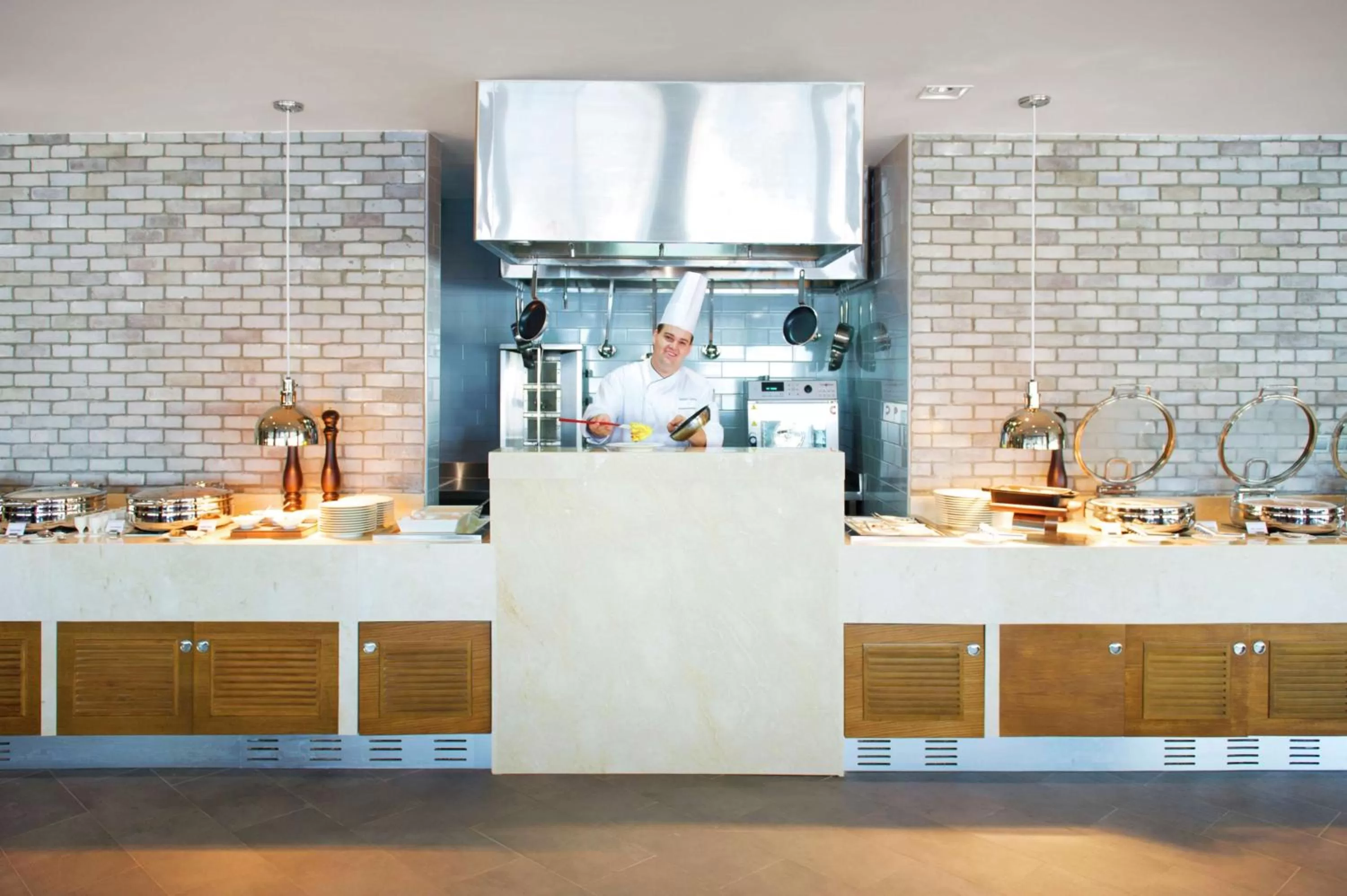 Restaurant/places to eat in Hilton Garden Inn Ras Al Khaimah