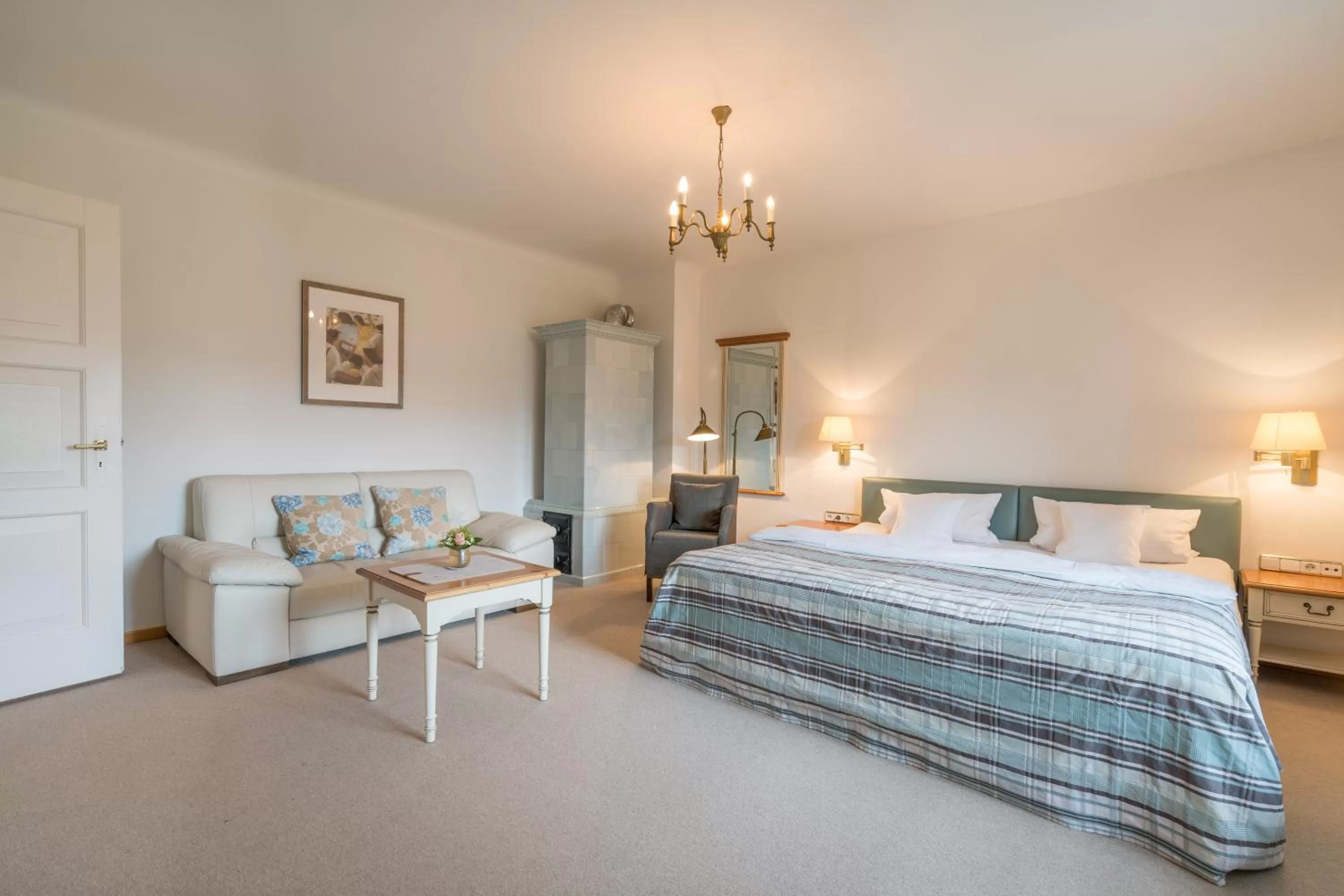 Photo of the whole room, Bed in Geldernhaus Hotel garni