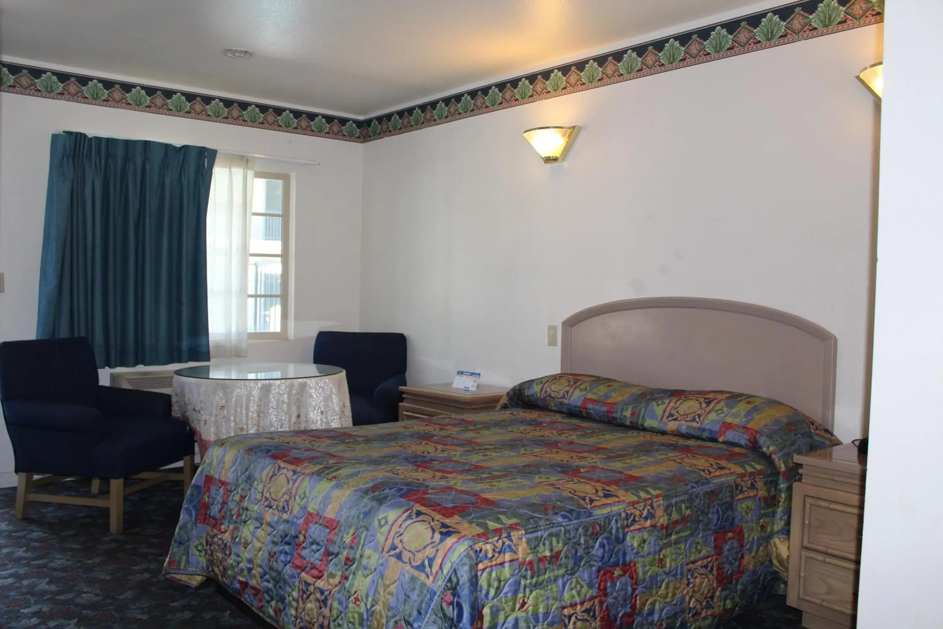 Photo of the whole room, Bed in Best Whittier Inn