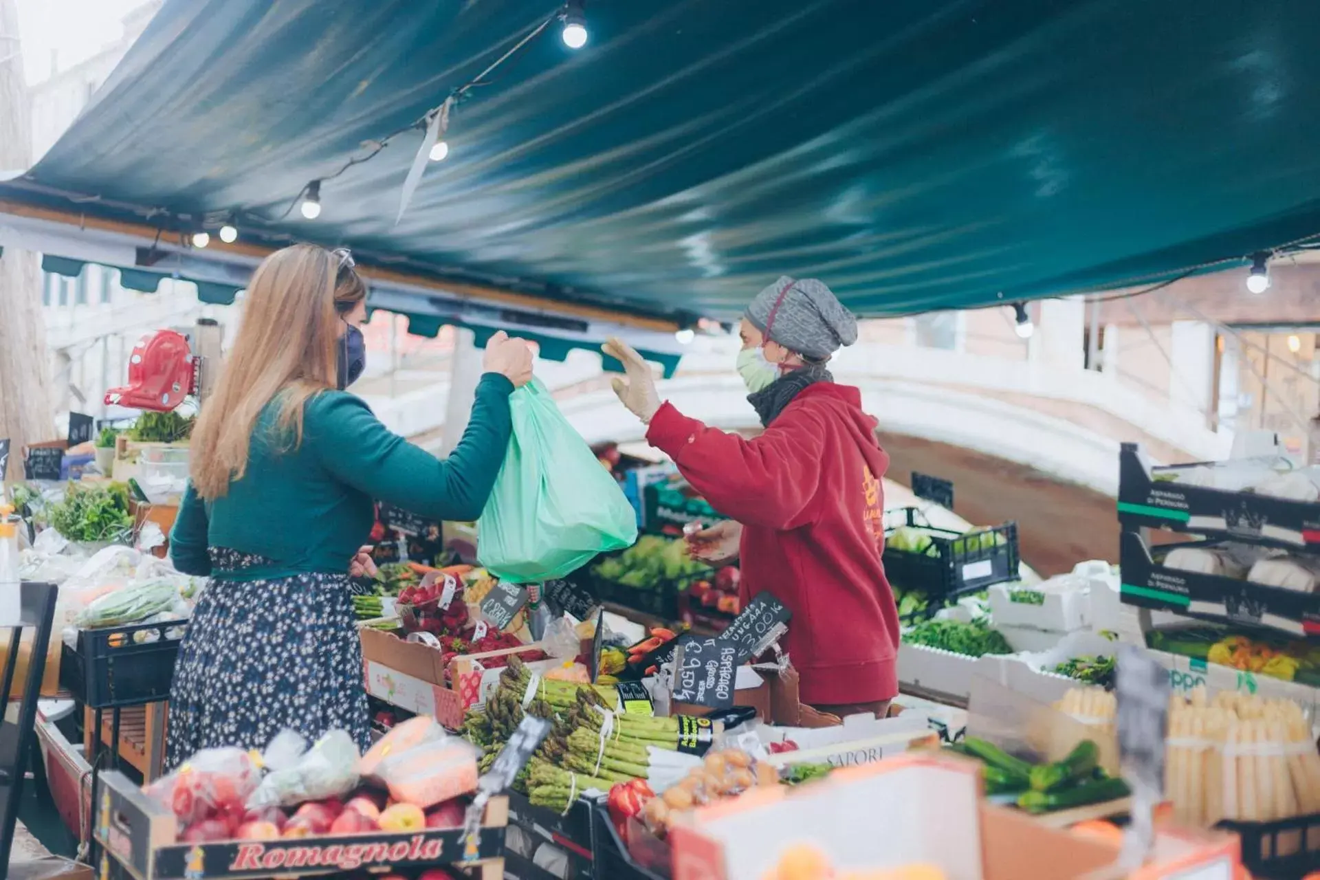 Supermarket/grocery shop, Guests in Bianca Cappello House