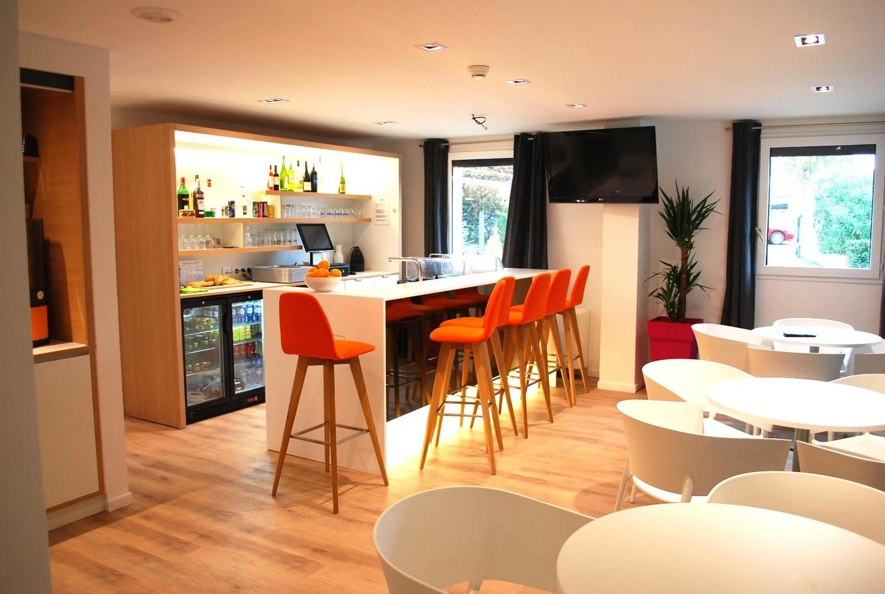 Lounge or bar in ibis Styles Toulouse Nord Sesquieres