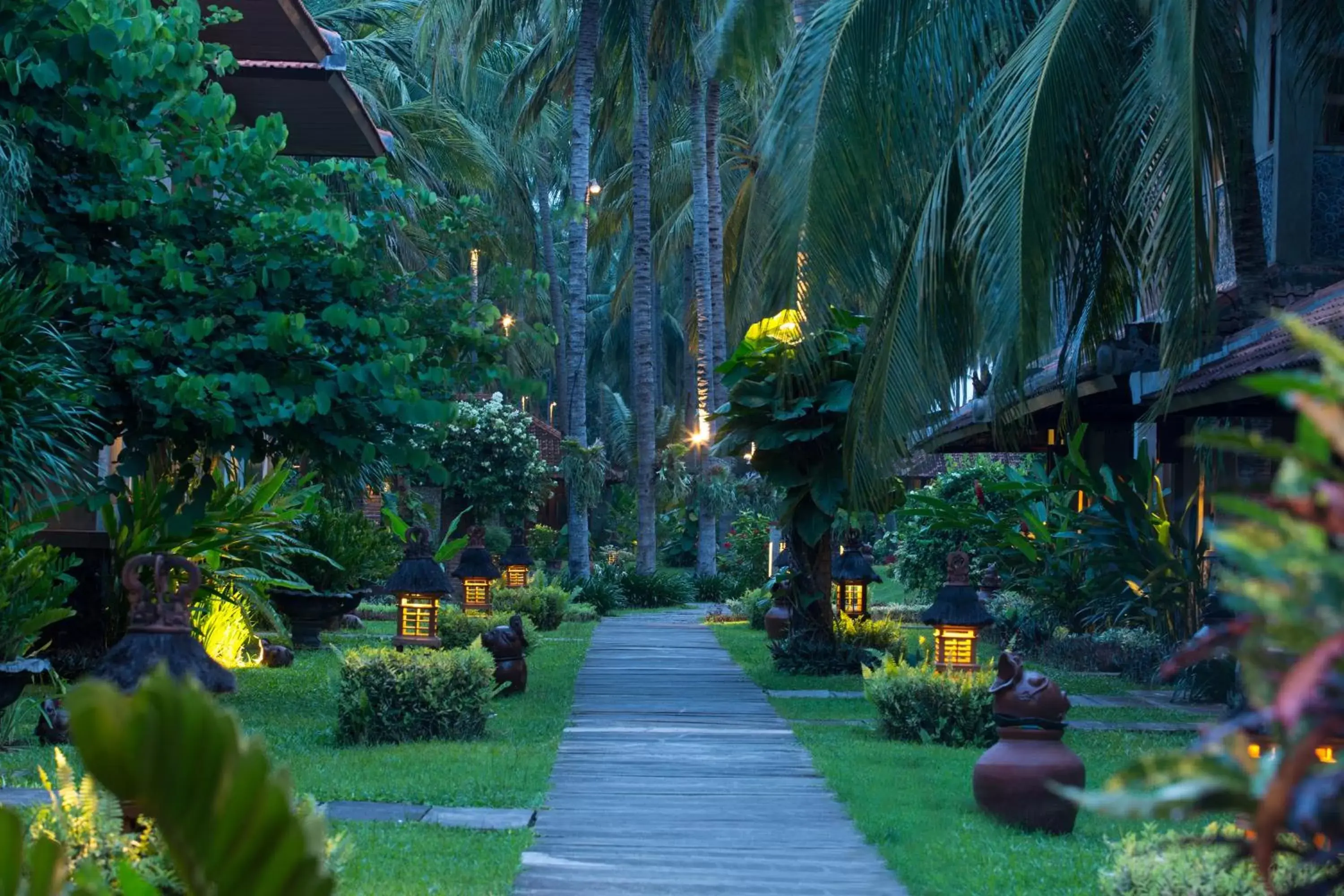 Facade/entrance, Garden in Ketapang Indah Hotel