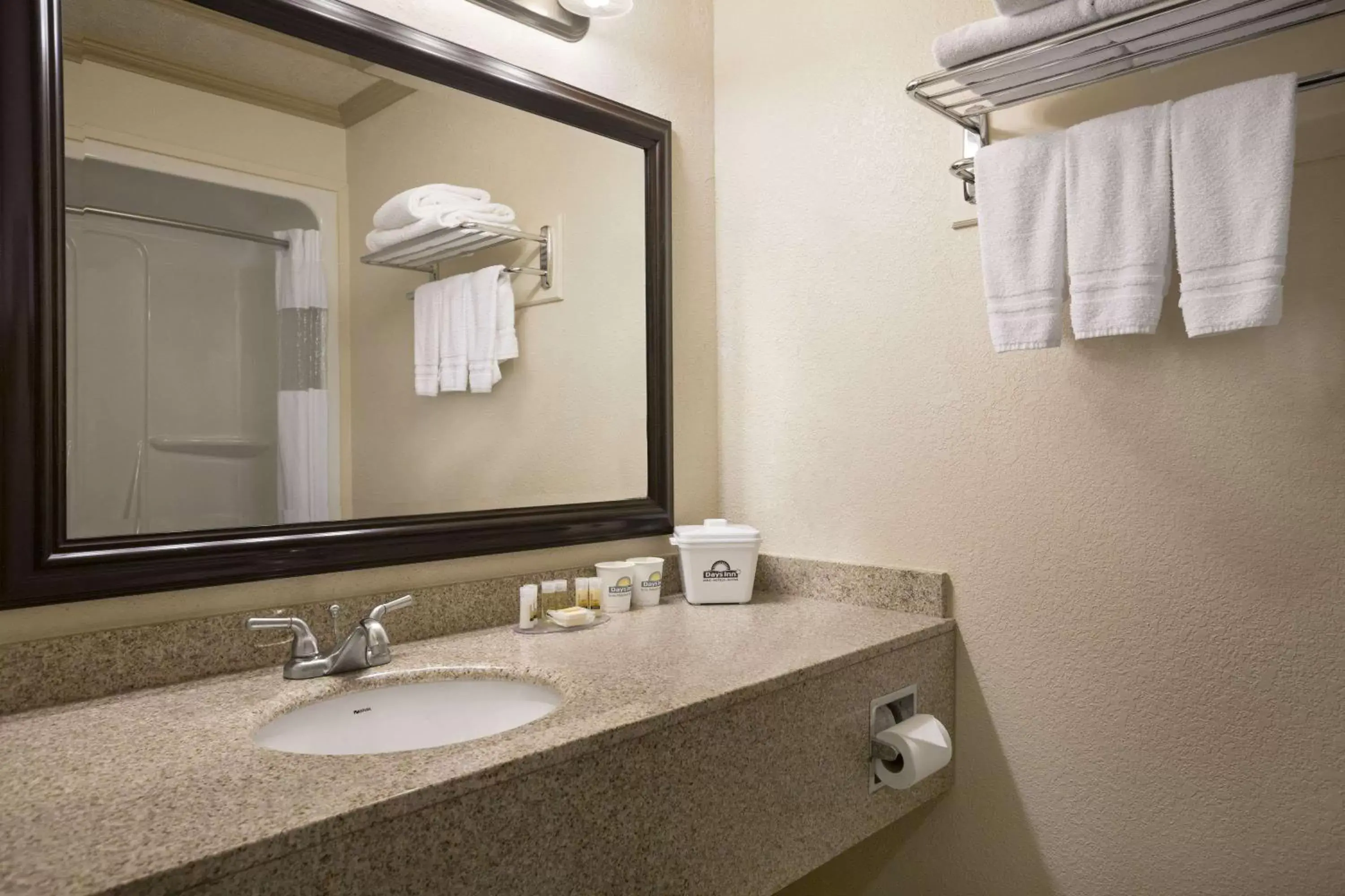 Photo of the whole room, Bathroom in Days Inn by Wyndham High Level