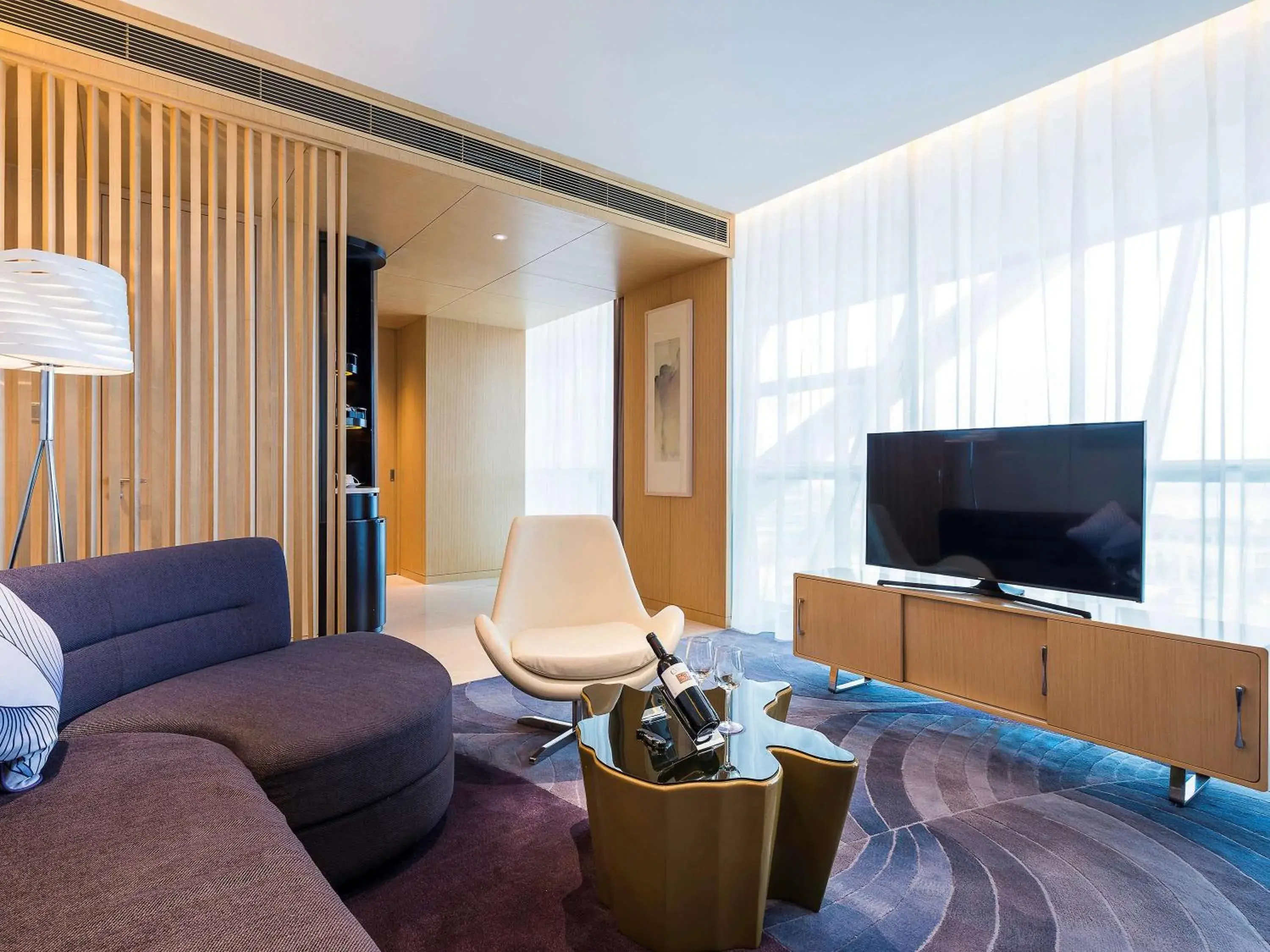 Photo of the whole room, TV/Entertainment Center in Novotel Suzhou Sip