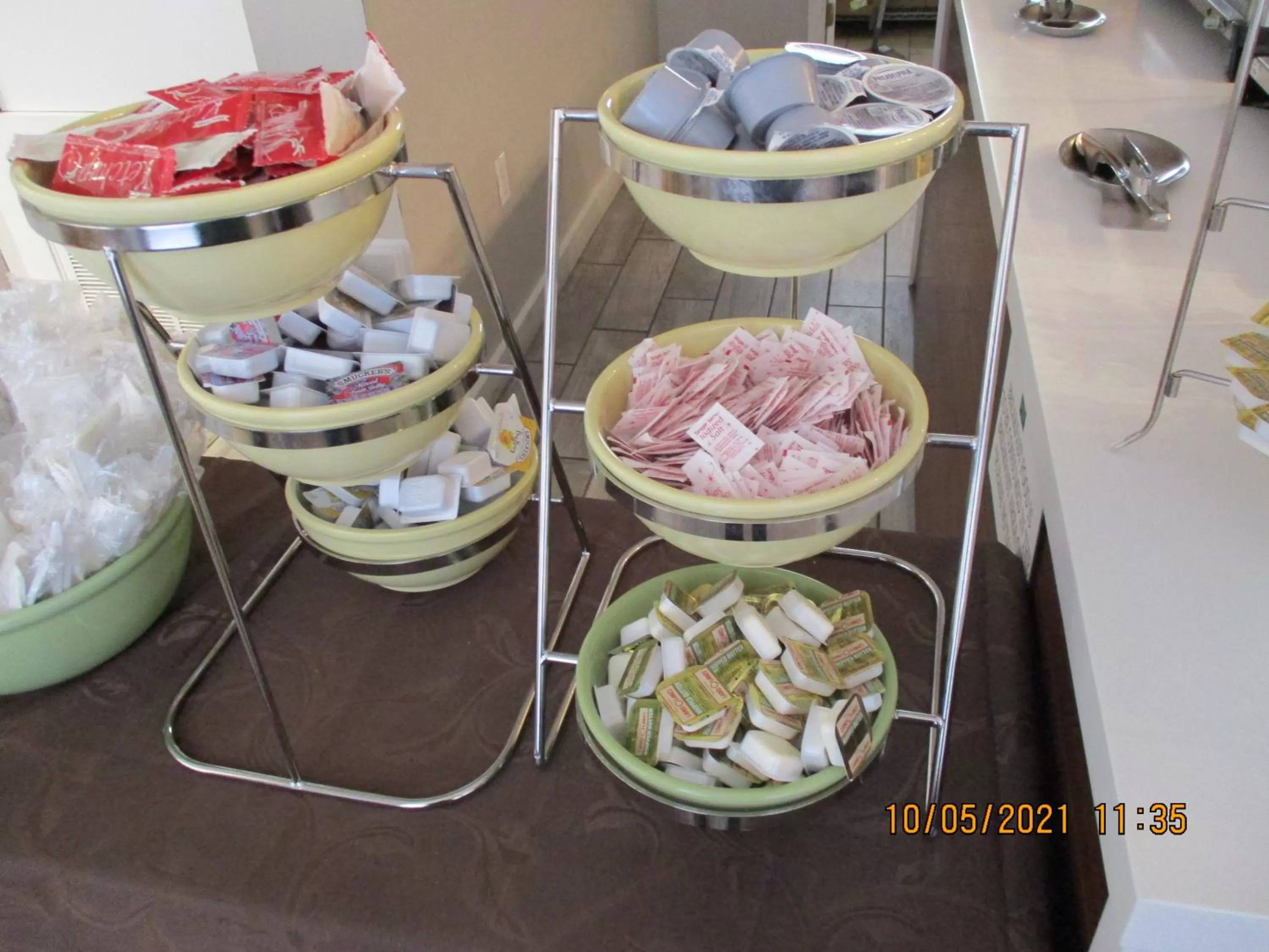 Buffet breakfast in Quality Inn & Suites Kissimmee by The Lake - Free Shuttle to Theme Parks