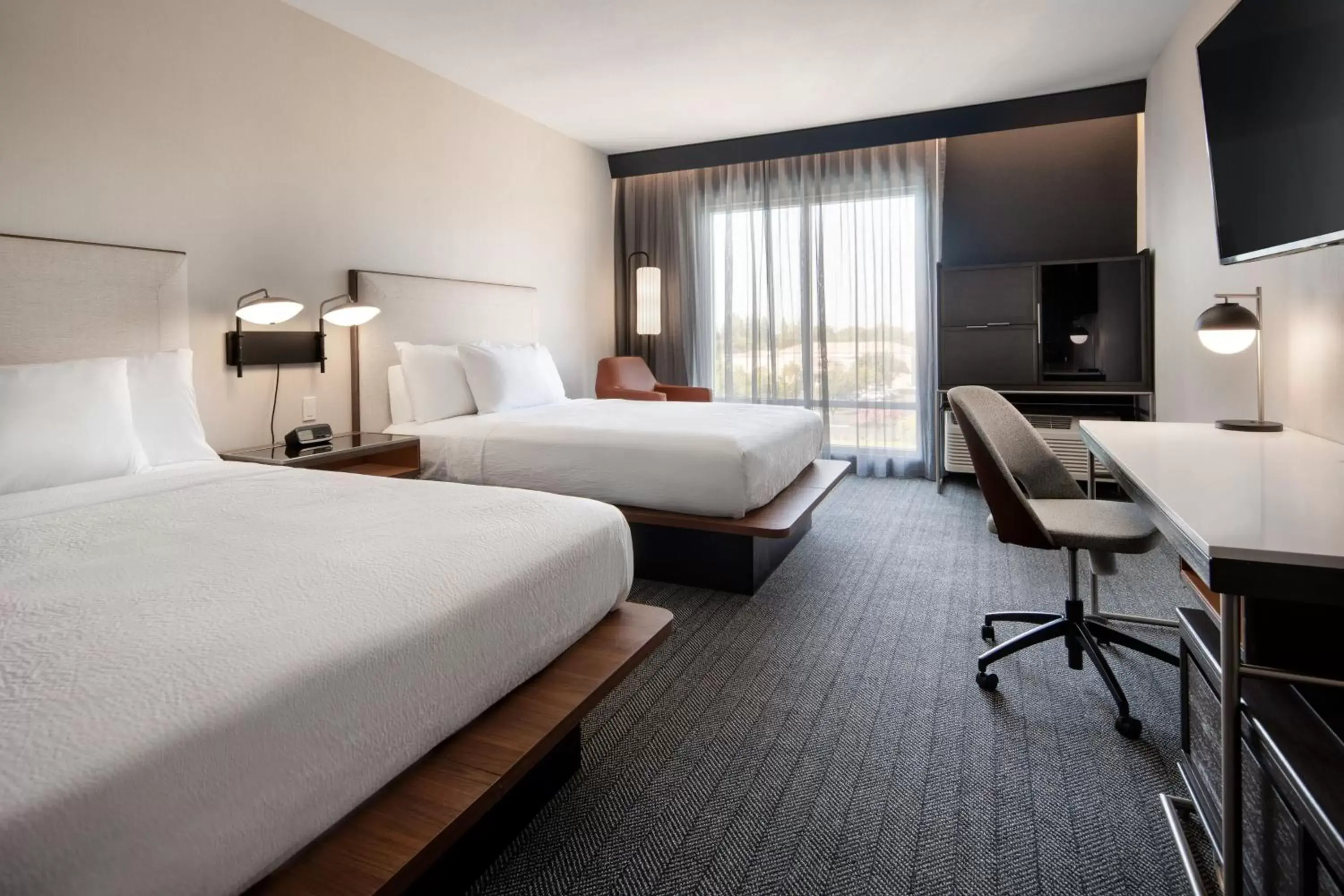 Photo of the whole room, Bed in Courtyard by Marriott Fresno Clovis