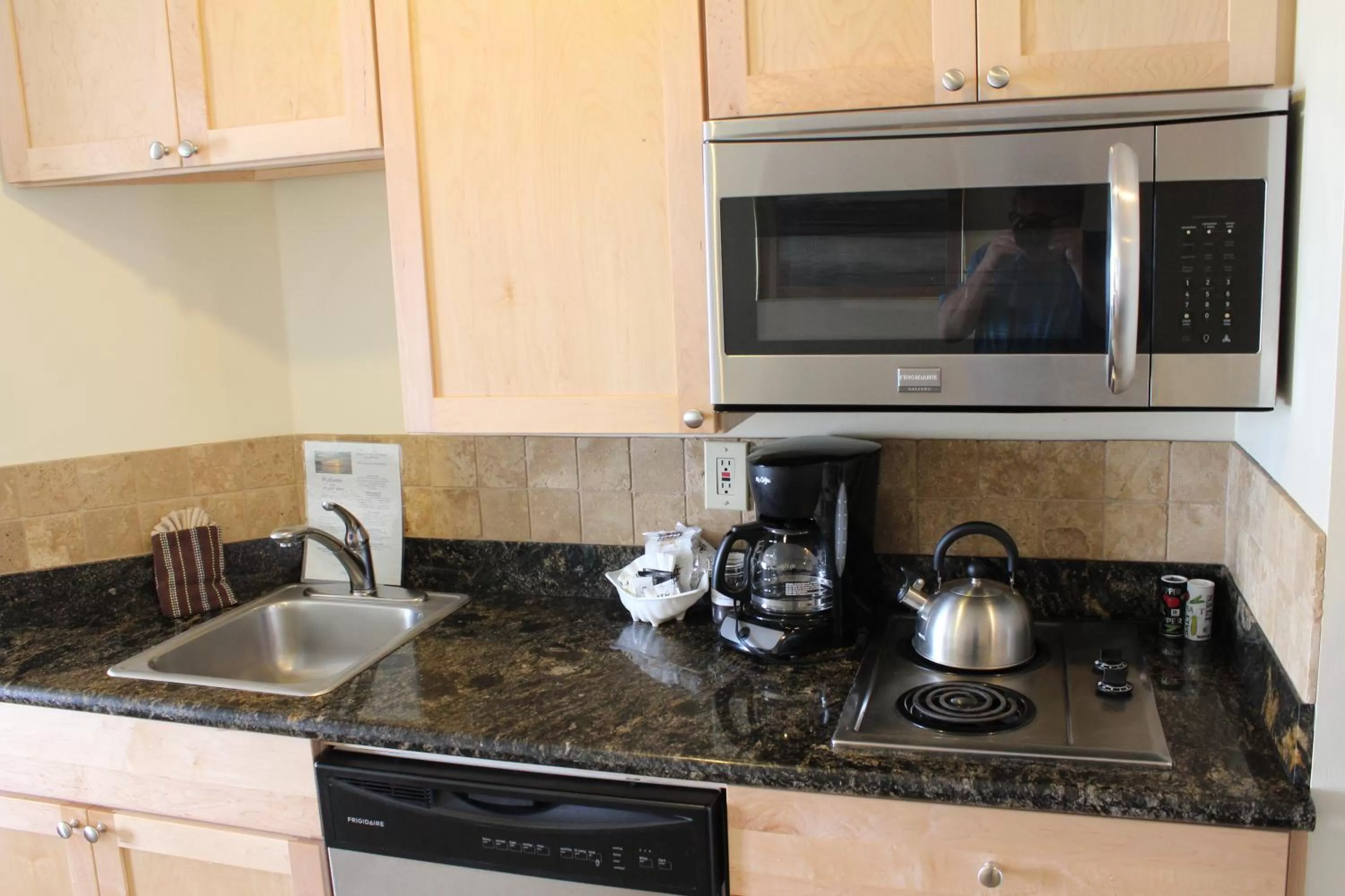 Kitchen or kitchenette, Kitchen/Kitchenette in Inn at the Shore