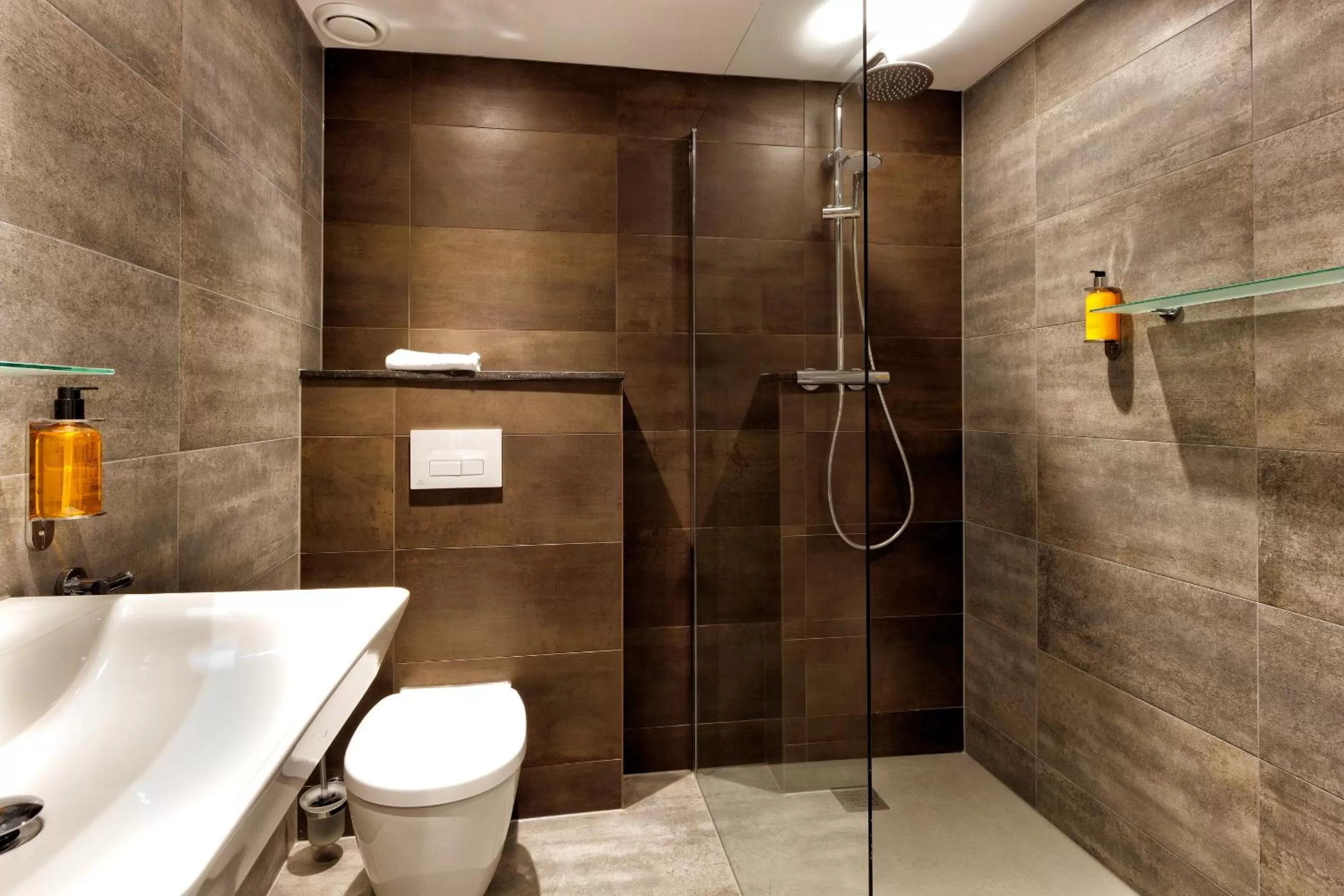 Shower in Hotel Karsten