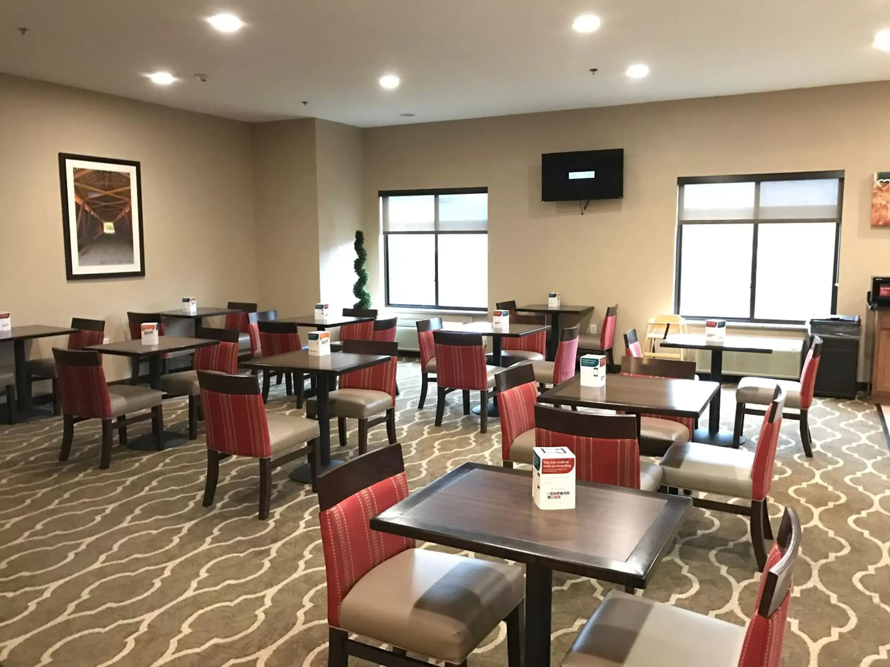 Dining area, Restaurant/Places to Eat in Comfort Suites Plymouth near US-30