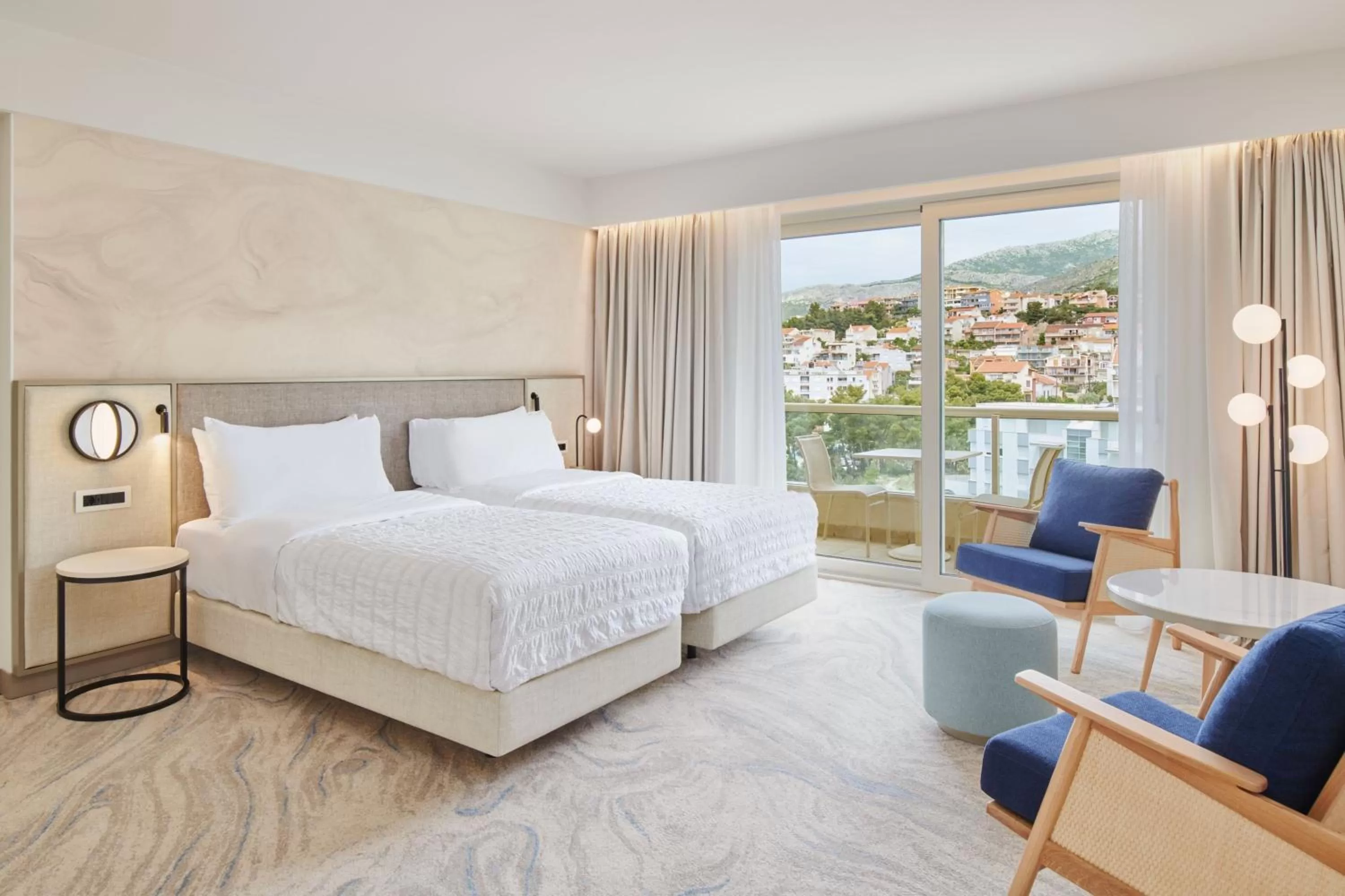 Photo of the whole room, Bed in Le Meridien Lav Split