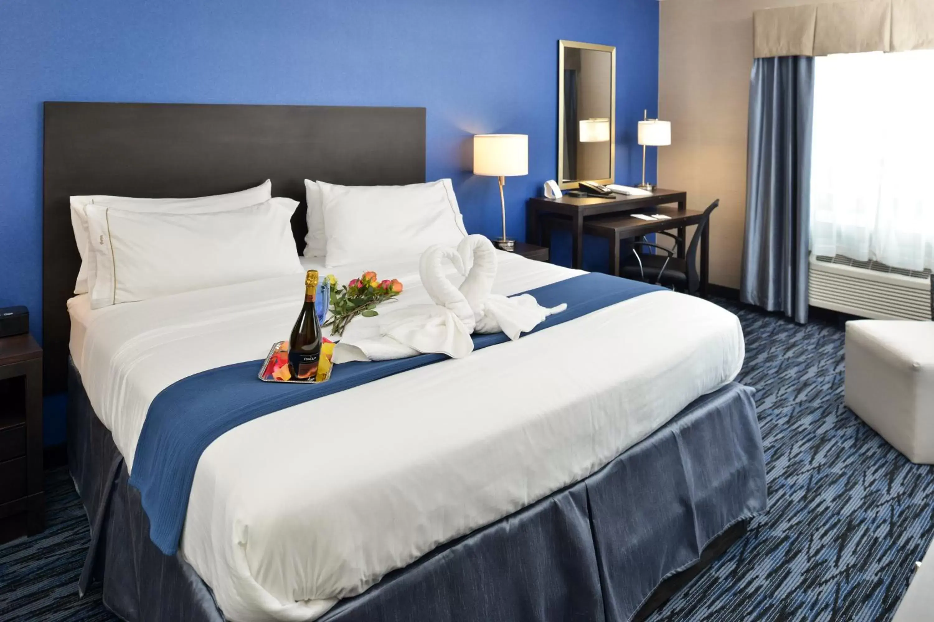 Day, Bed in Holiday Inn Express & Suites Peekskill-Lower Hudson Valley by IHG Day, Bed in Holiday Inn Express & Suites Peekskill-Lower Hudson Valley by IHG