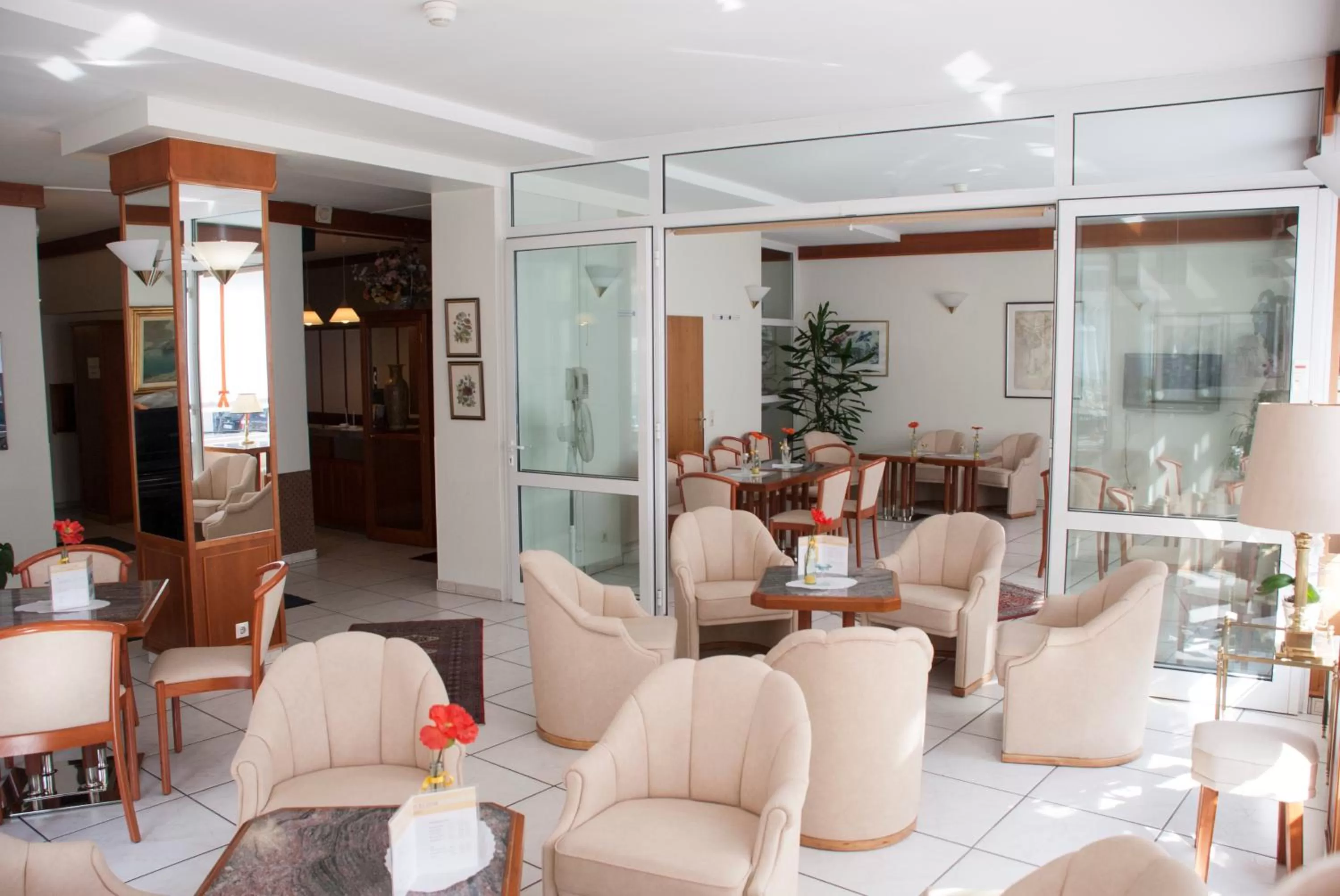 Communal lounge/ TV room in Hotel Excelsior