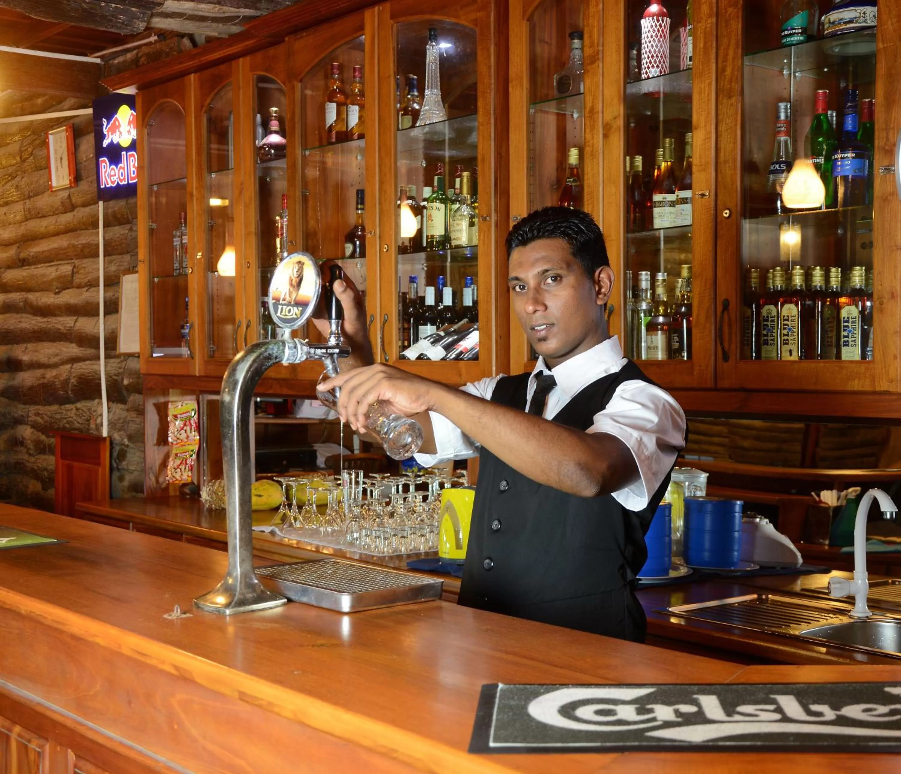 Beach, Lounge/Bar in Mount Breeze Hotel