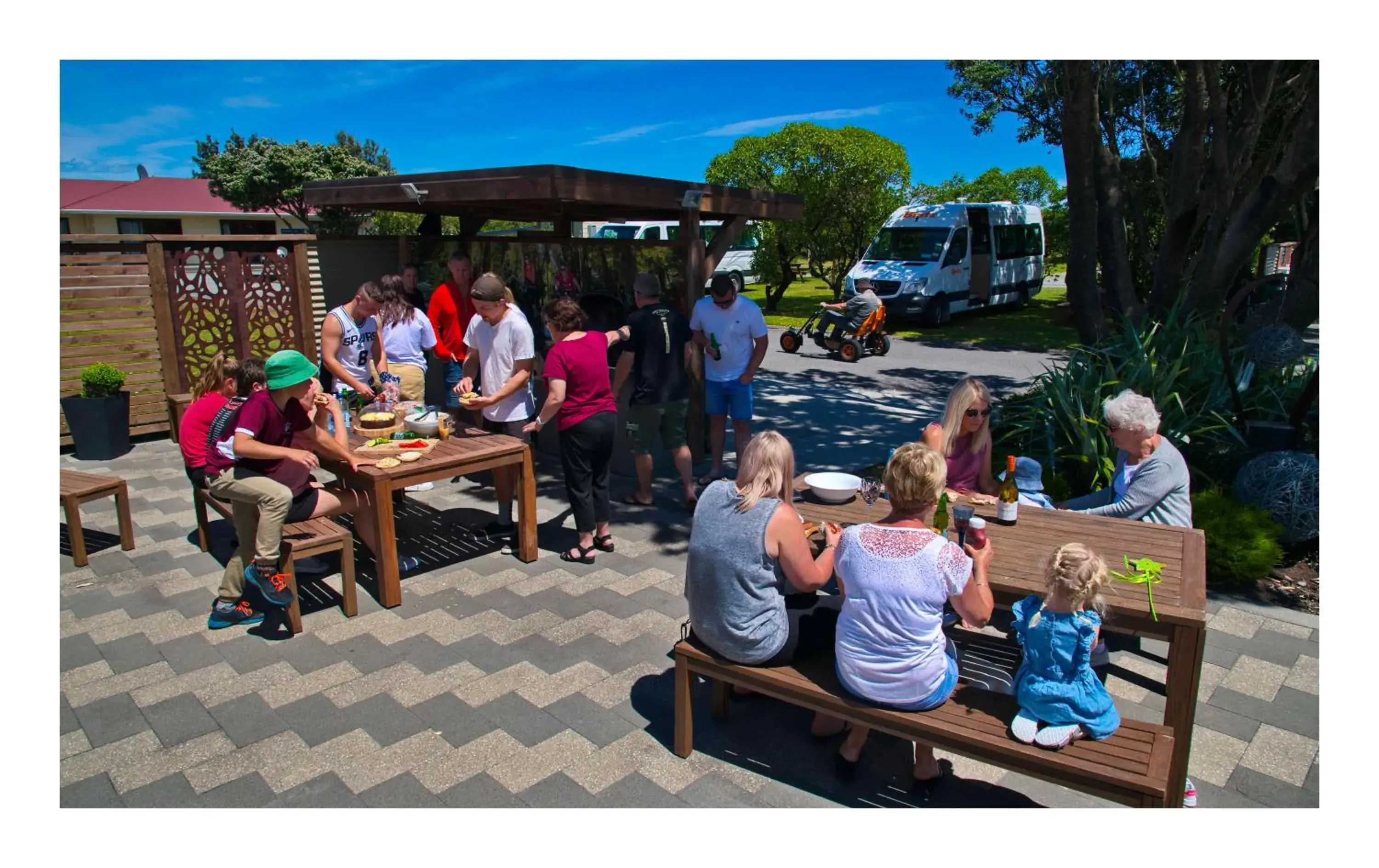 BBQ facilities, Family in Greymouth Seaside TOP 10 Holiday Park