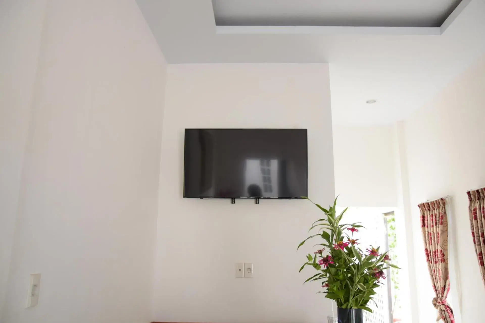 TV/Entertainment Center in RedDoorz near UIN Sumatera Utara