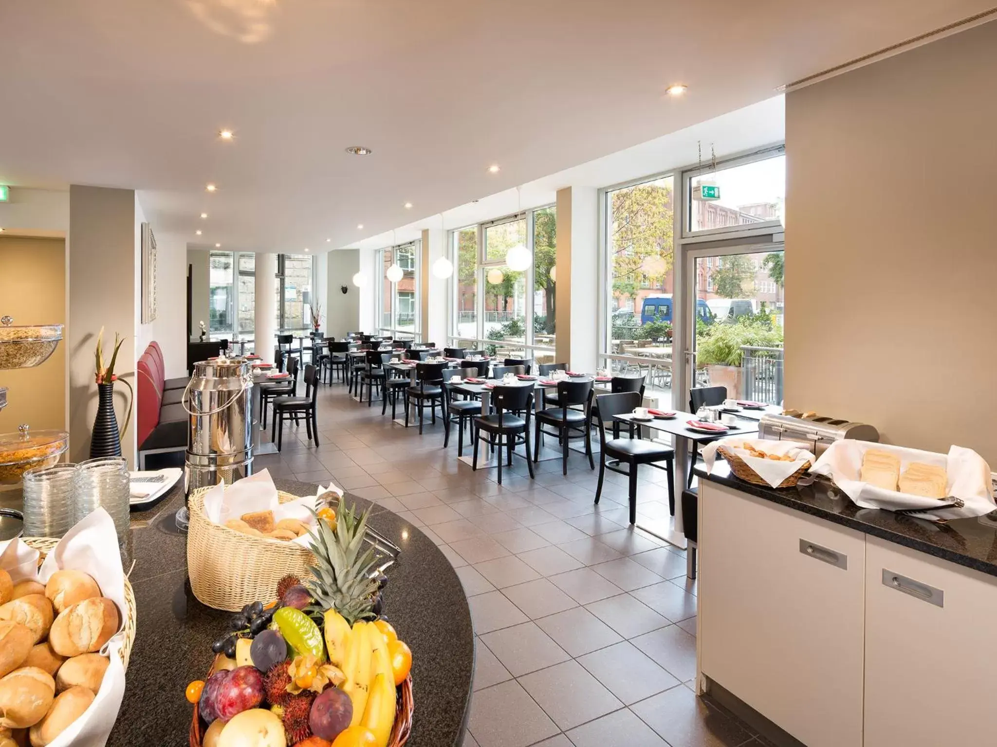 Buffet breakfast, Restaurant/Places to Eat in Victor's Residenz-Hotel Berlin Tegel