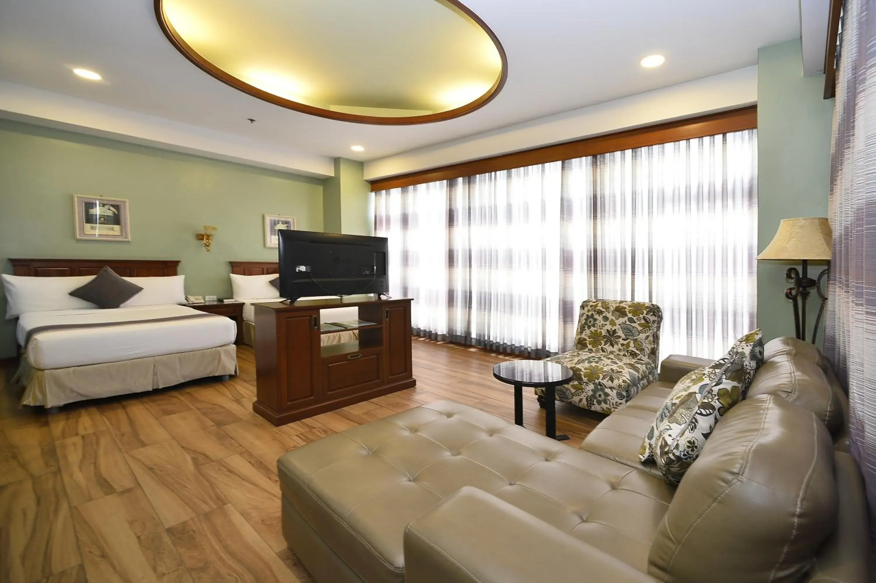 Bedroom, Seating Area in Paragon Hotel And Suites