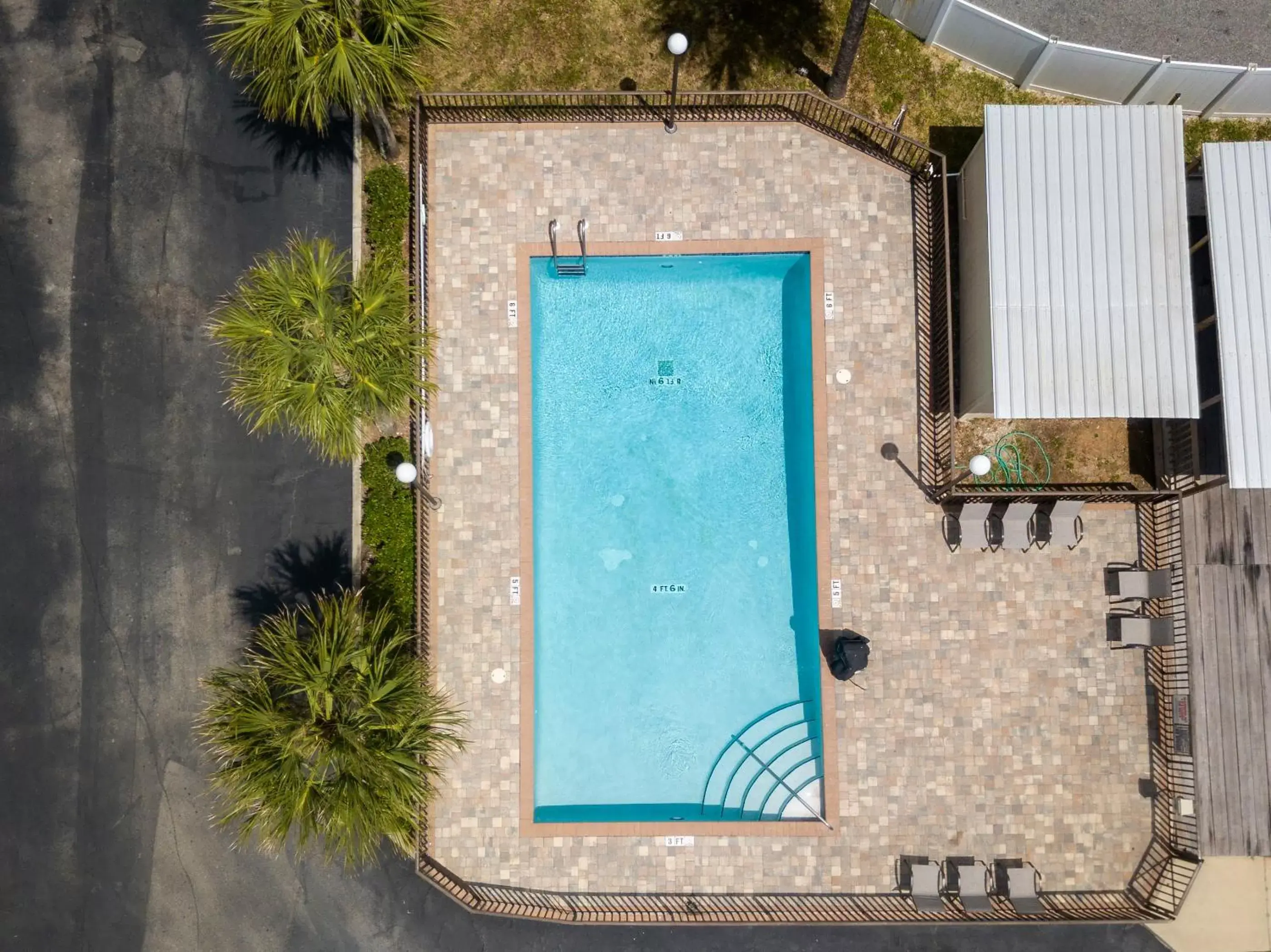 Swimming pool, Pool View in Ocean Breeze Inn