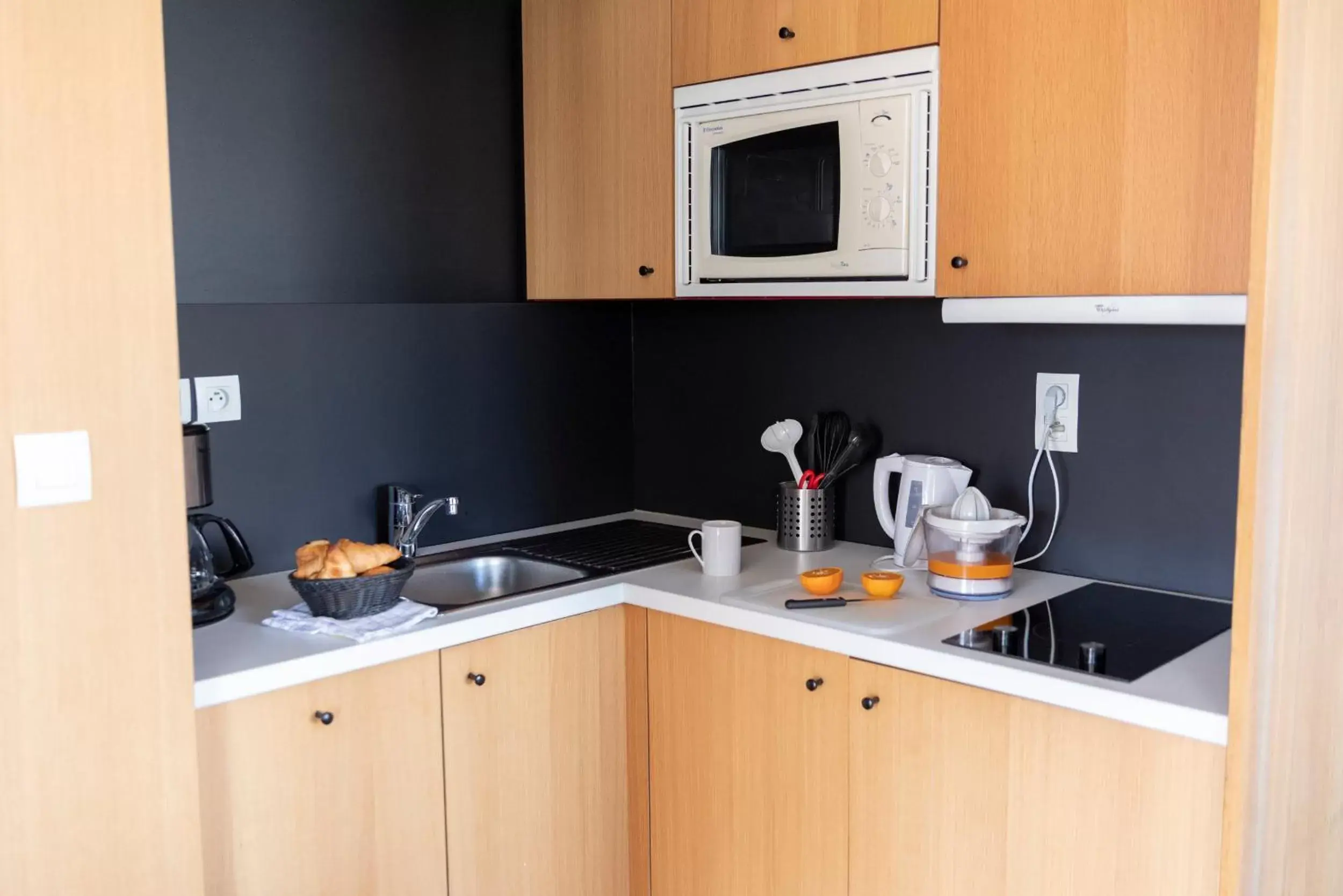 Kitchen or kitchenette, Kitchen/Kitchenette in Aparthotel Adagio Annecy Centre