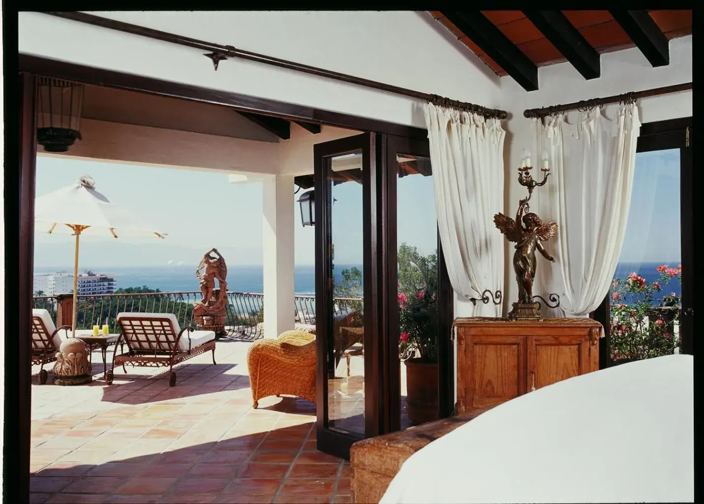 Photo of the whole room in Hacienda San Angel