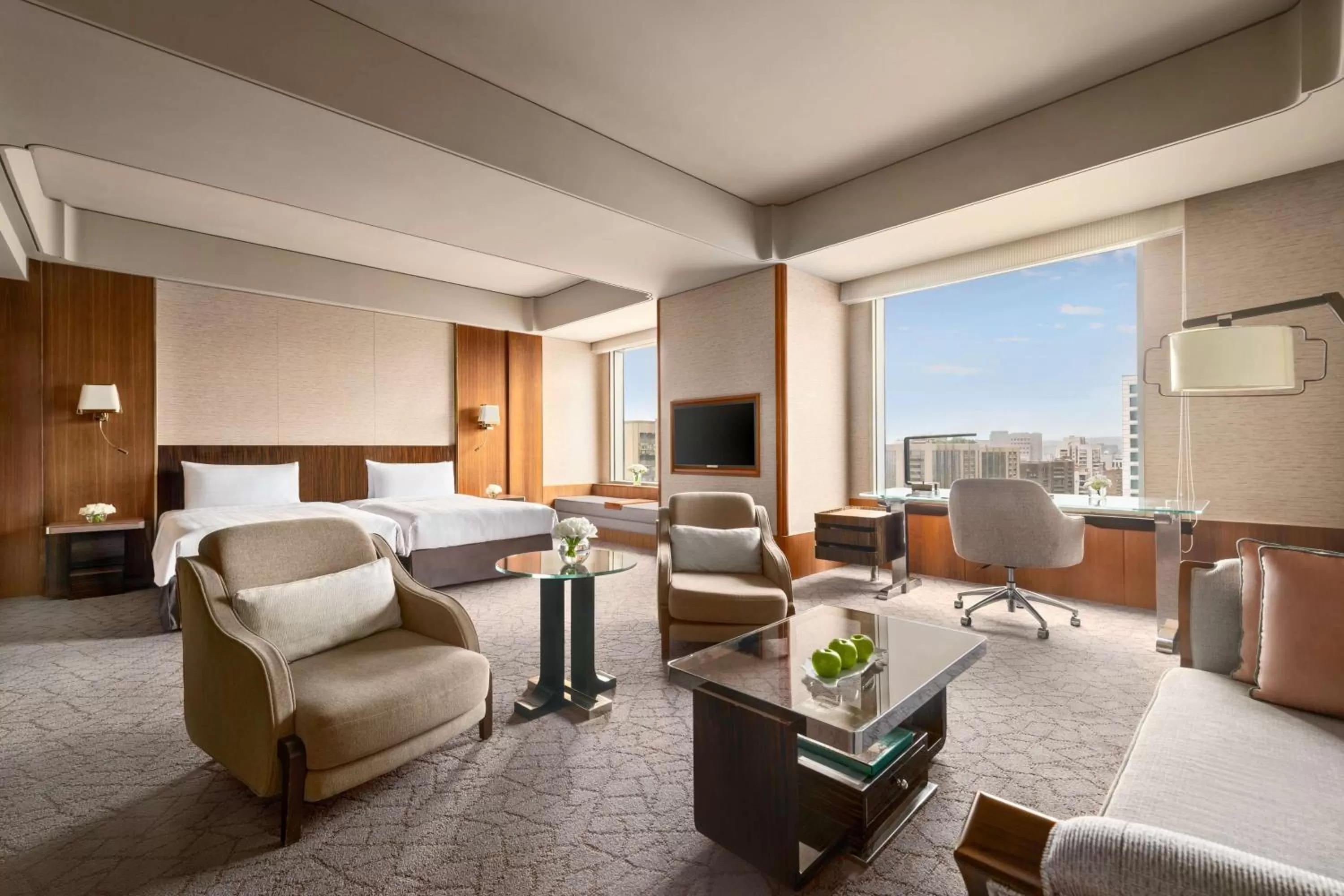 Living room, Bed in Shangri-La Far Eastern, Taipei