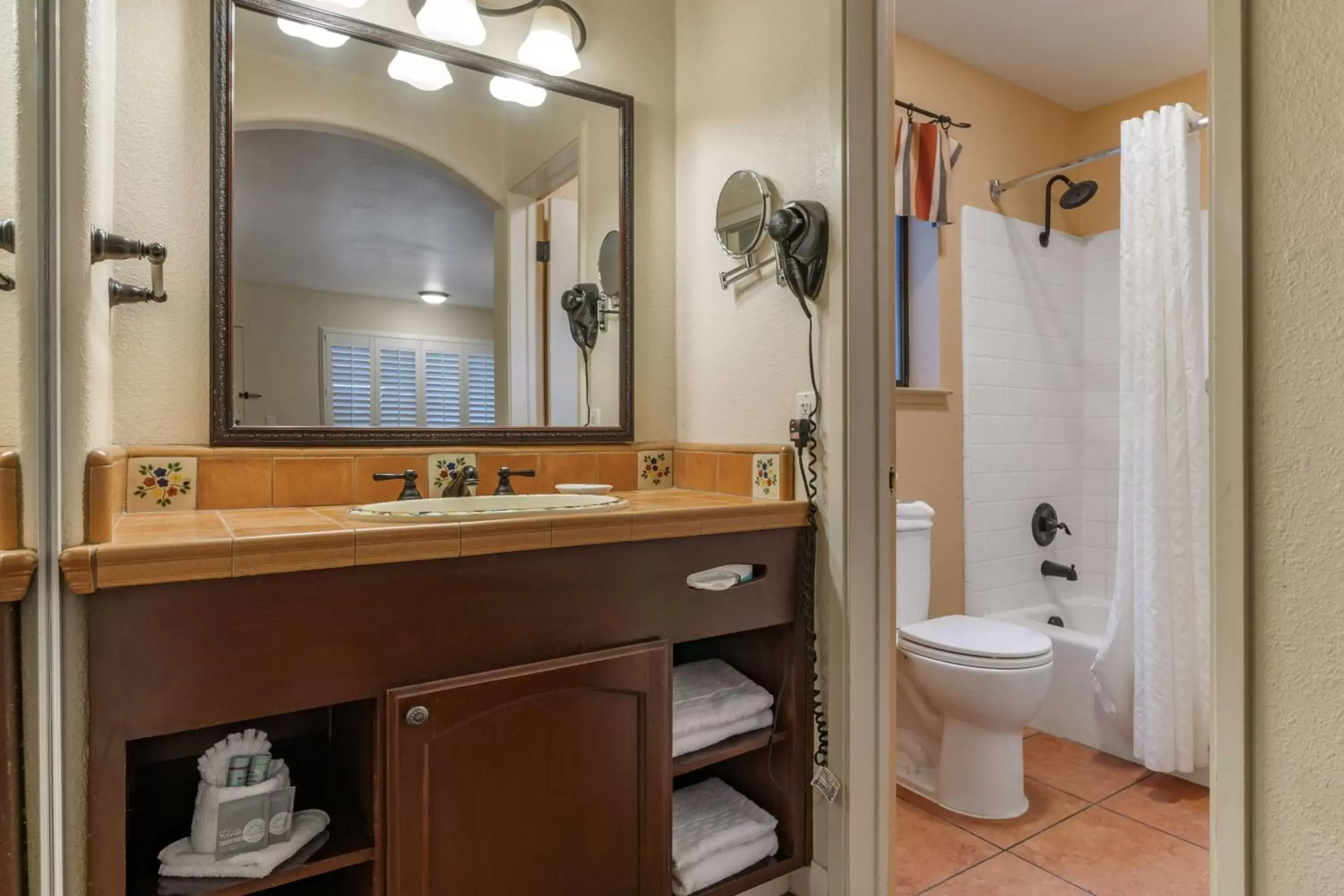 Bathroom in Best Western Rose Garden Inn