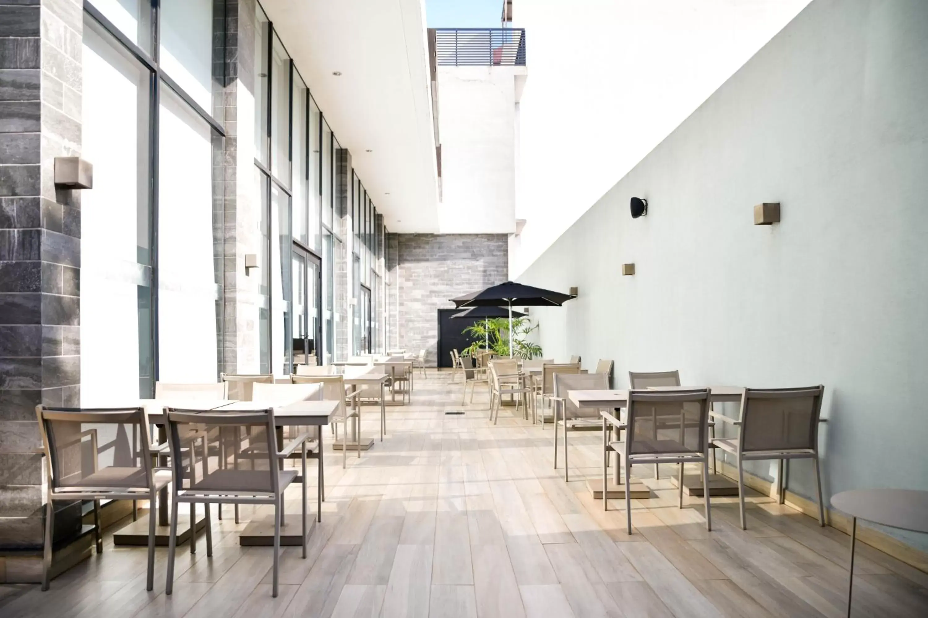 Patio, Restaurant/Places to Eat in Rio Hotel by Bourbon Ciudad Del Este