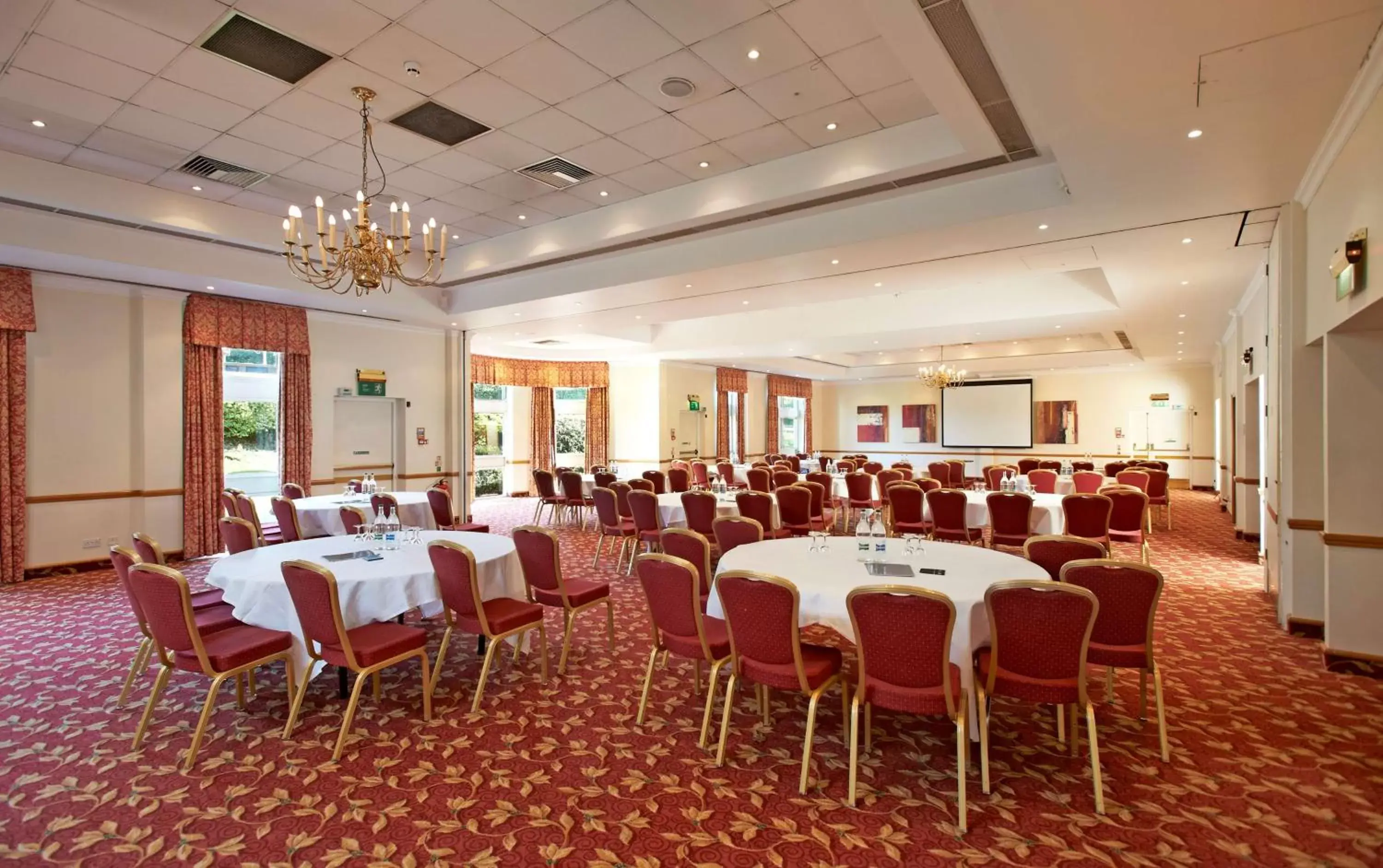 Meeting/conference room, Restaurant/Places to Eat in Hilton Northampton Hotel