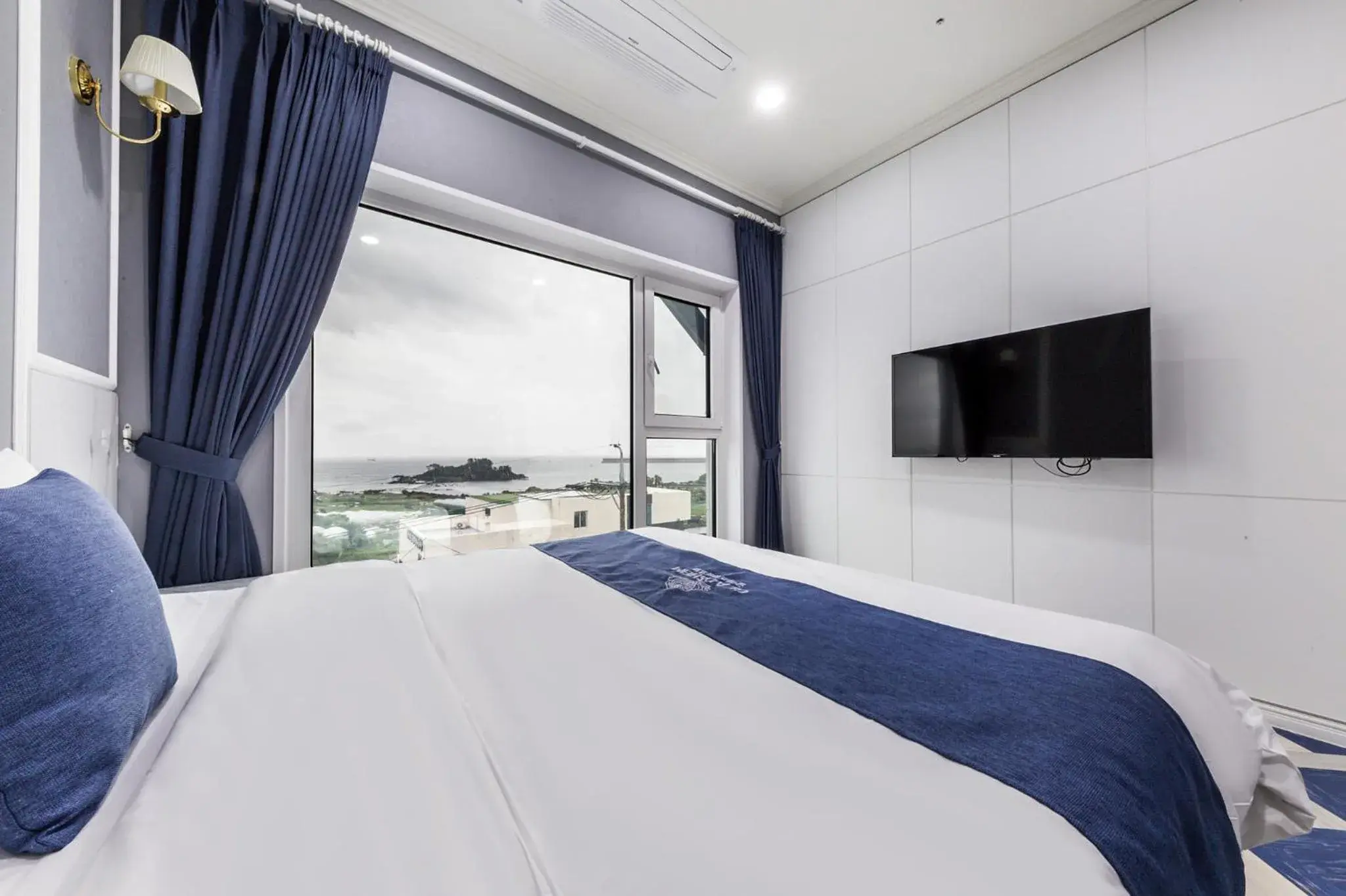 Bedroom, Bed in Gladsheim Hotel Bedroom, Bed in Gladsheim Hotel