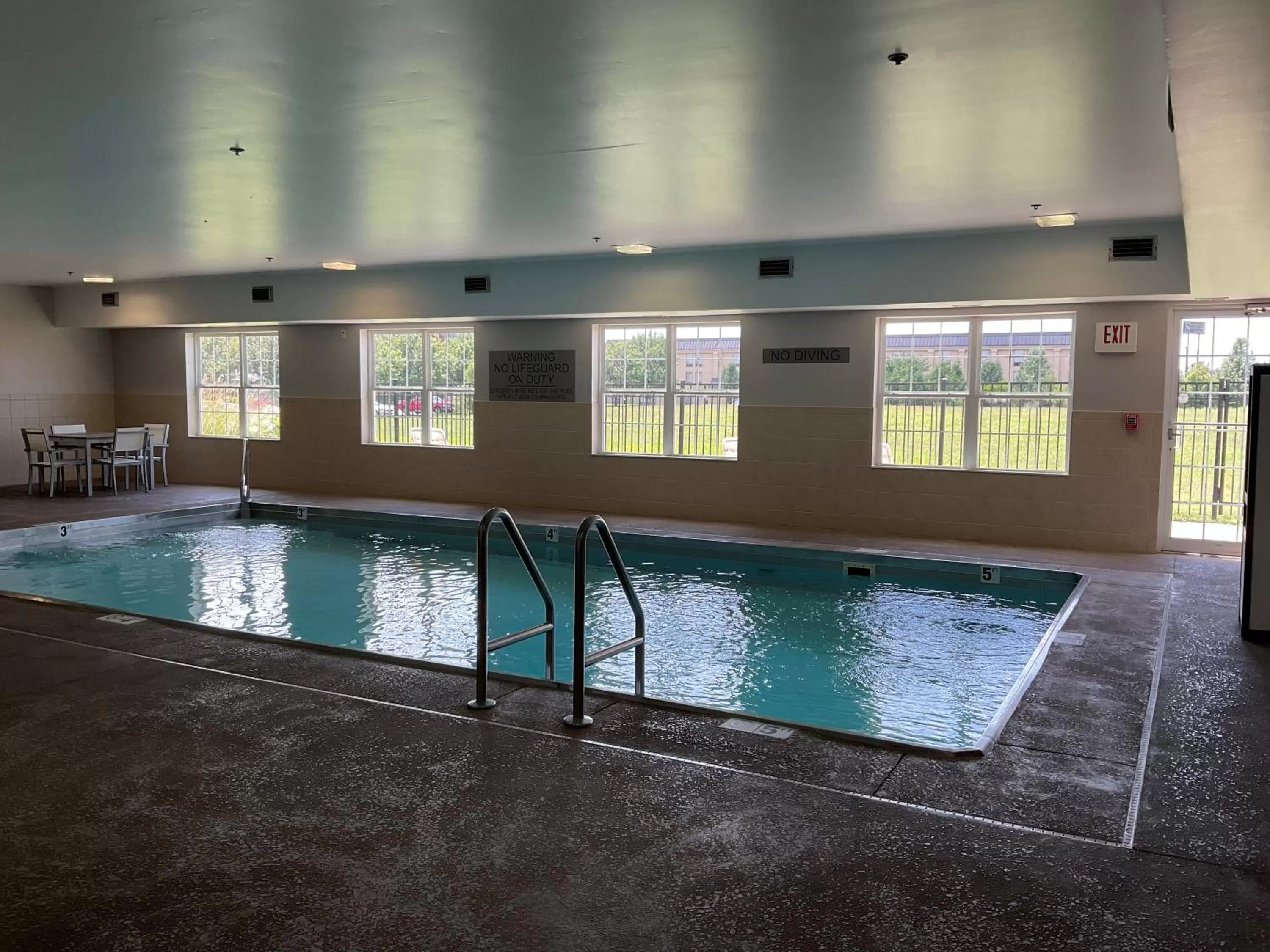 Swimming pool in Country Inn & Suites by Radisson, Marion, IL