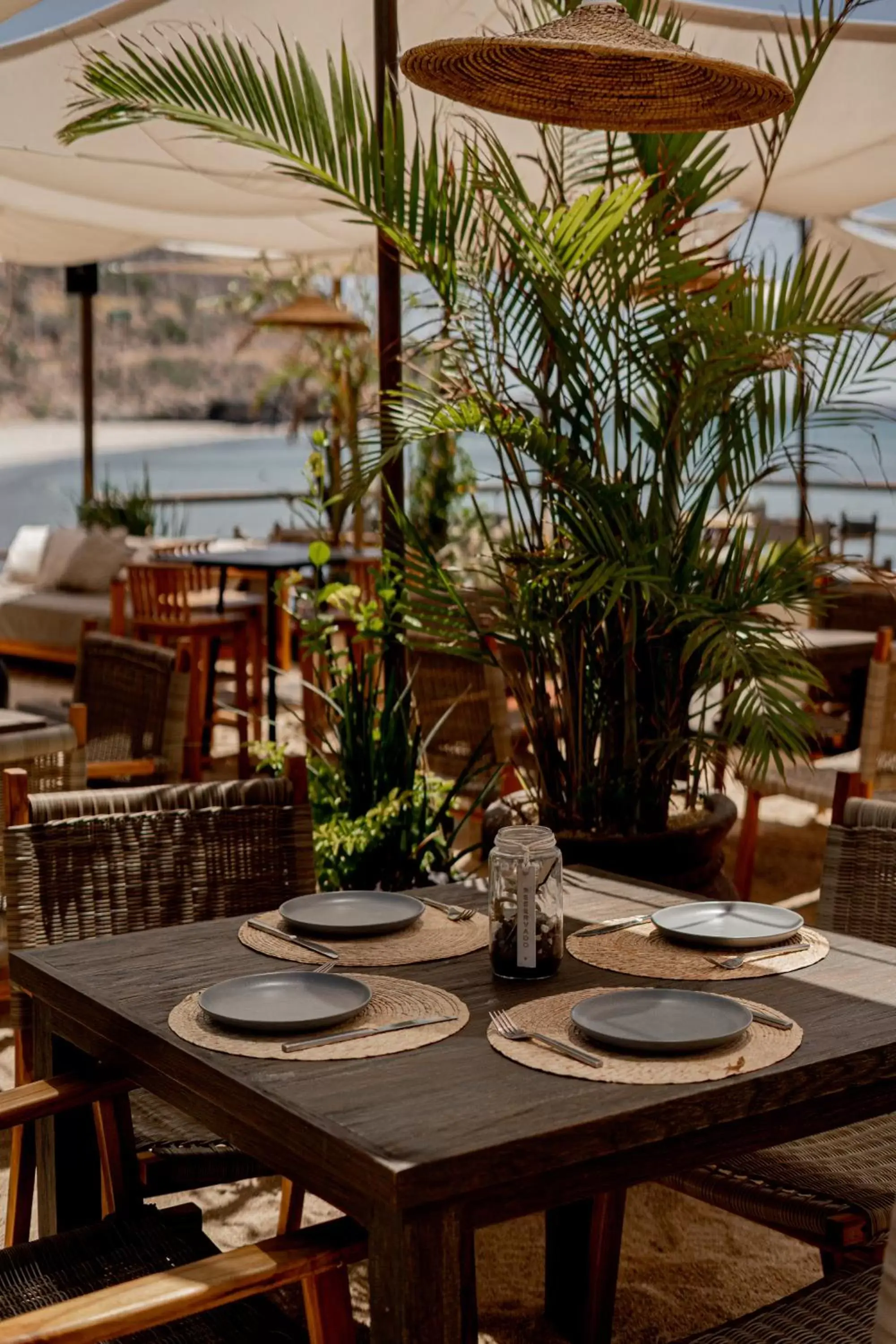 Restaurant/Places to Eat in La Concha Beach Hotel & Club