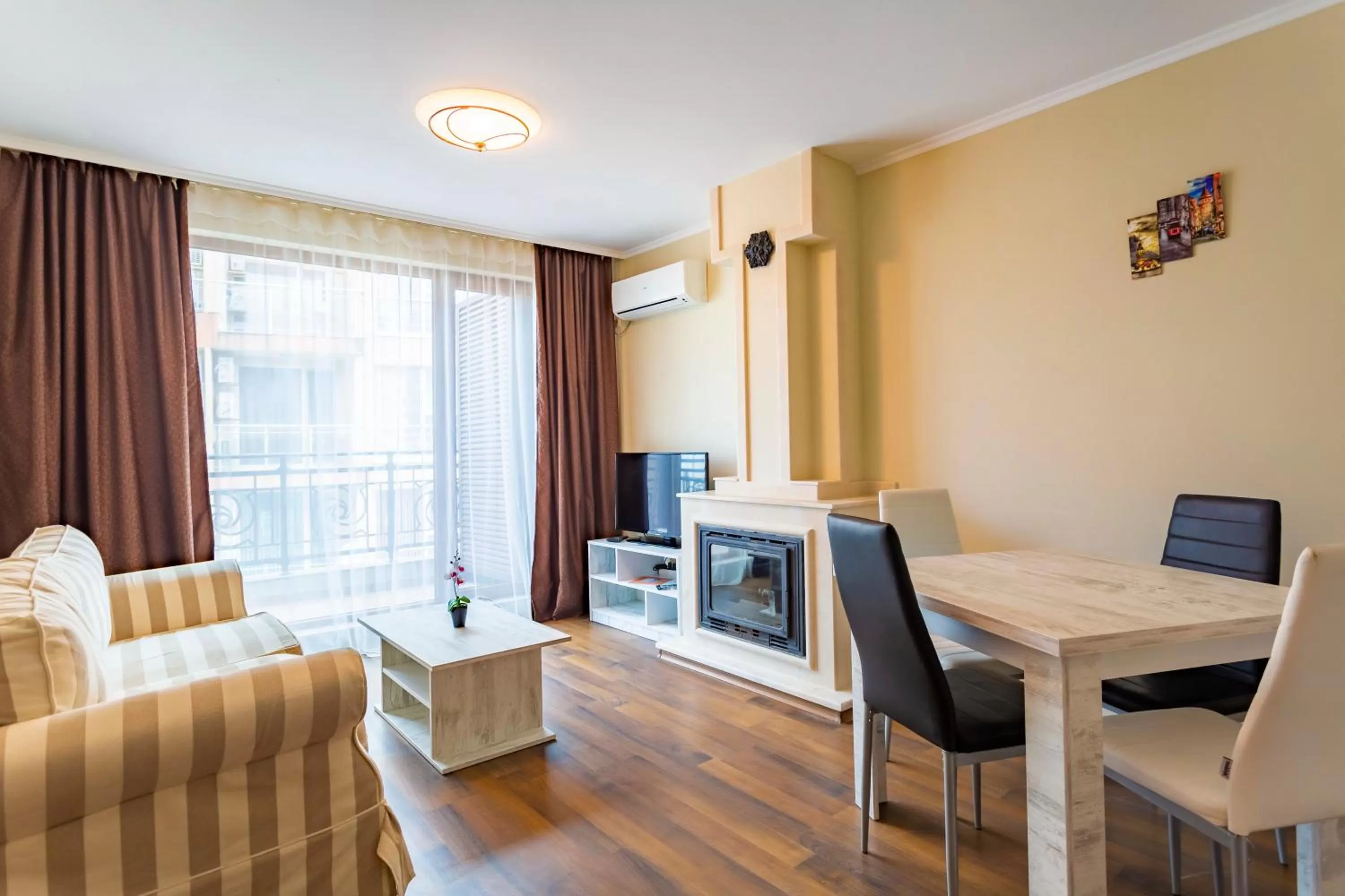 TV and multimedia in Rose Gardens Apart Hotel