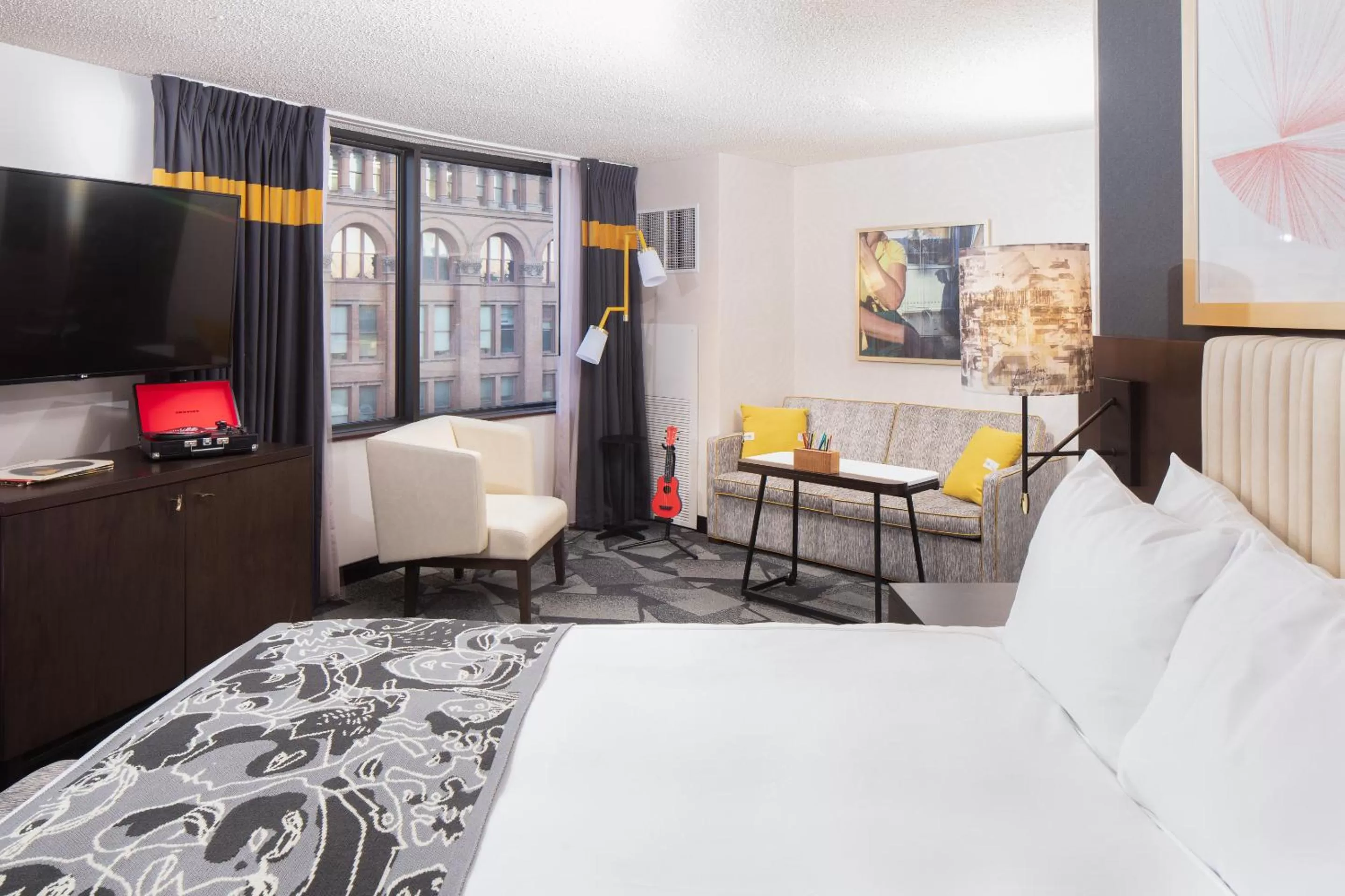 TV and multimedia, Bed in Saint Kate - The Arts Hotel