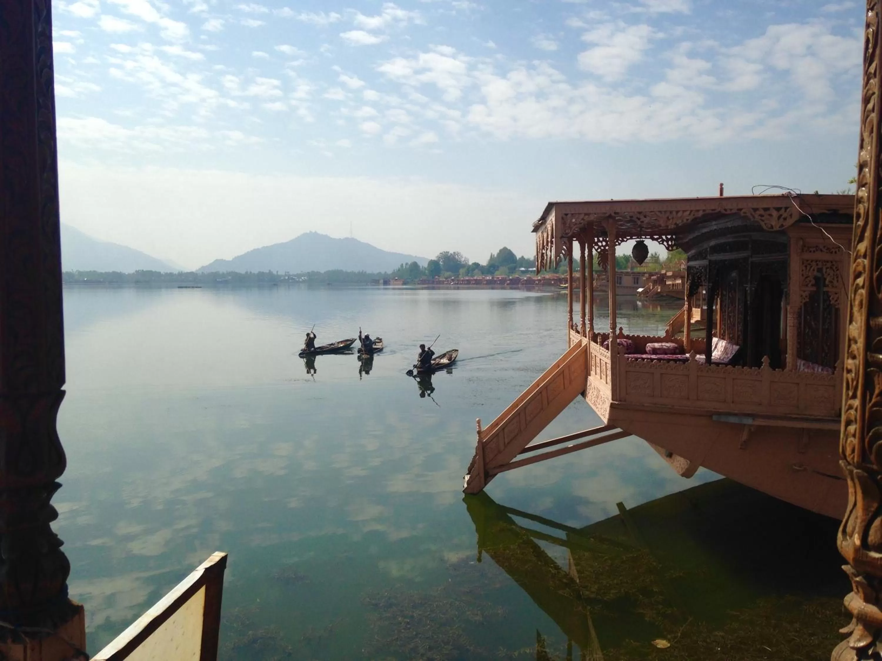 Lake view in Wangnoo Heritage Houseboats