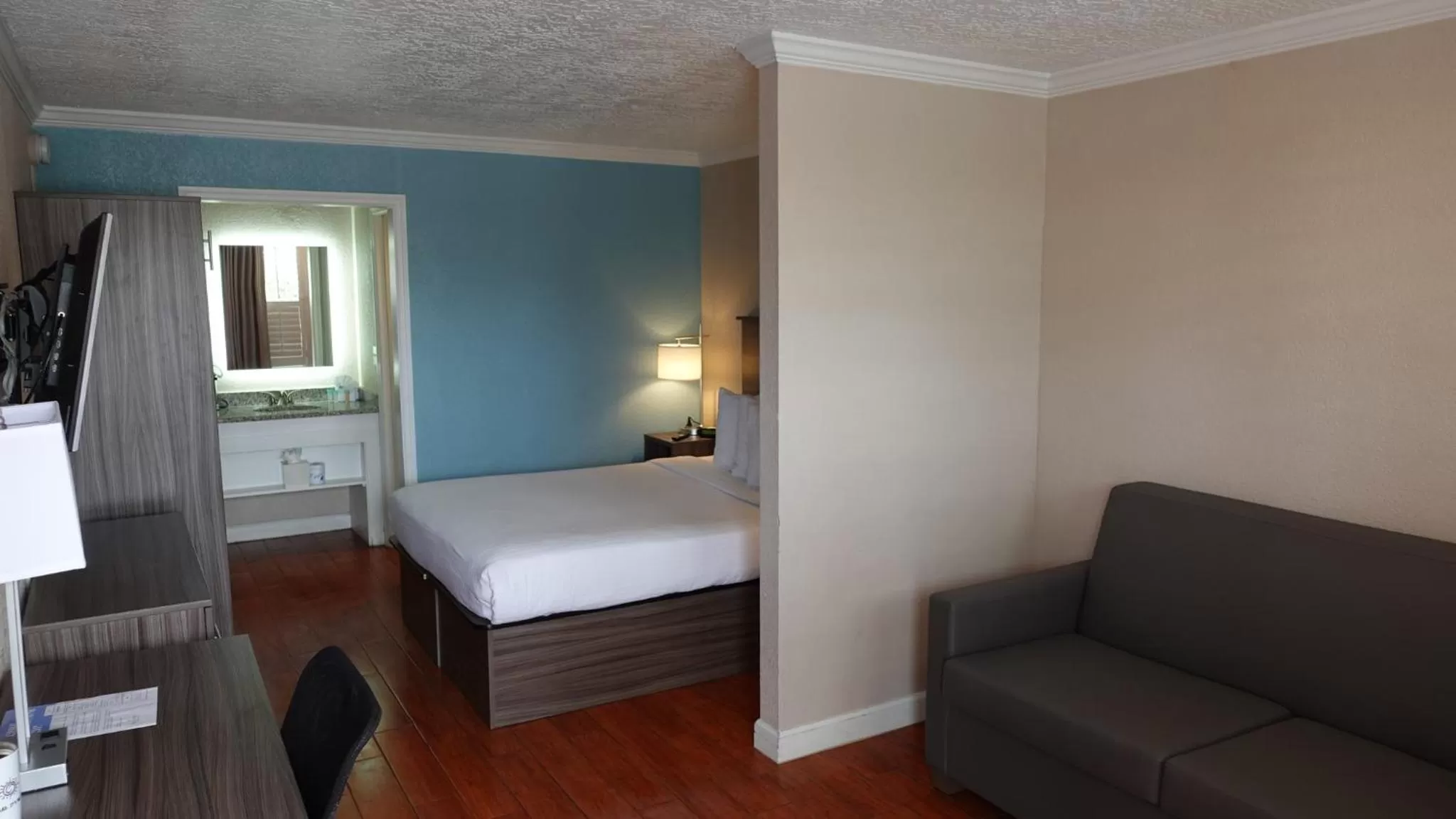 Bedroom, Bed in Melbourne All Suites Inn near I95