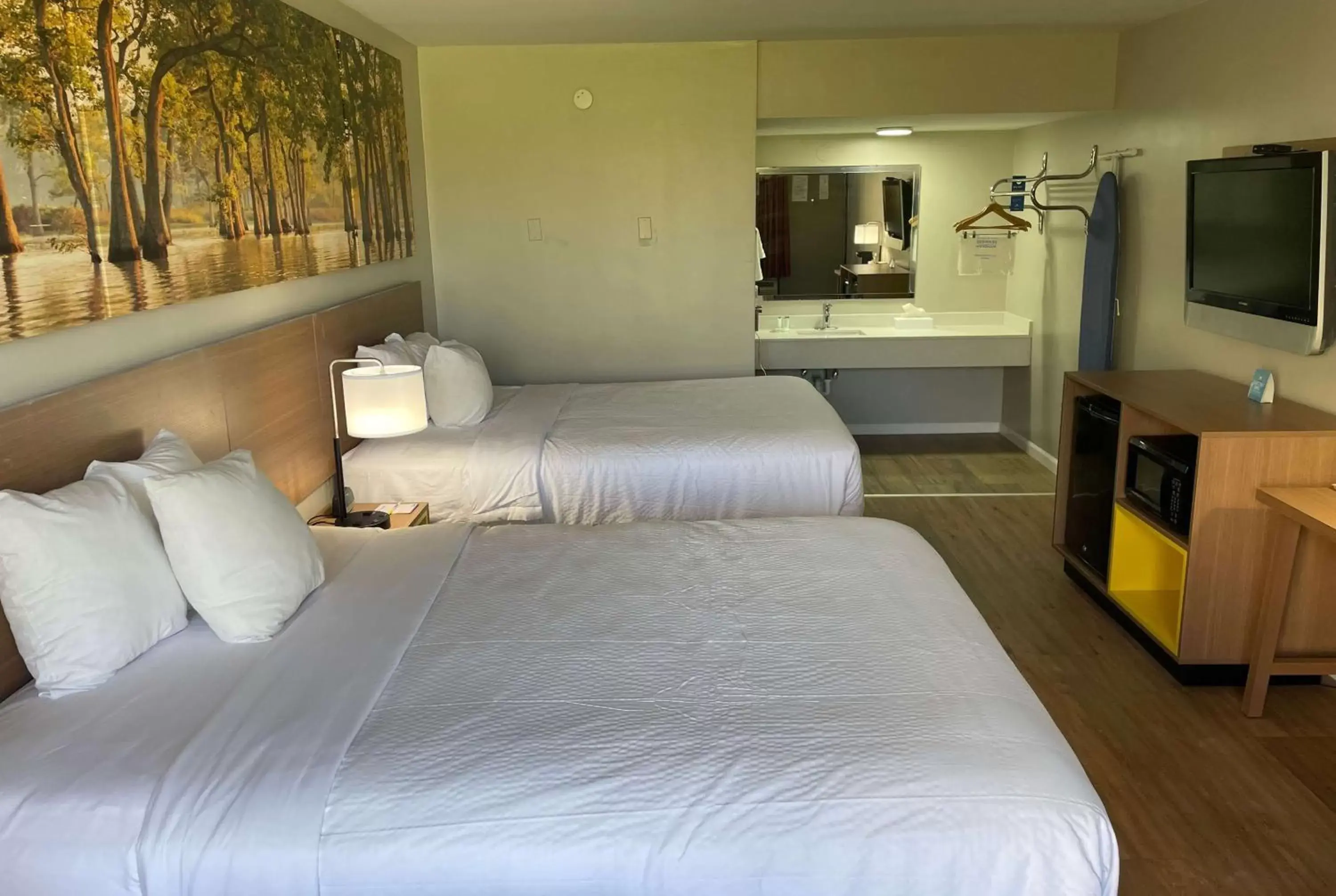 Photo of the whole room, Bed in Days Inn by Wyndham Valdosta/Near Valdosta Mall Photo of the whole room, Bed in Days Inn by Wyndham Valdosta/Near Valdosta Mall