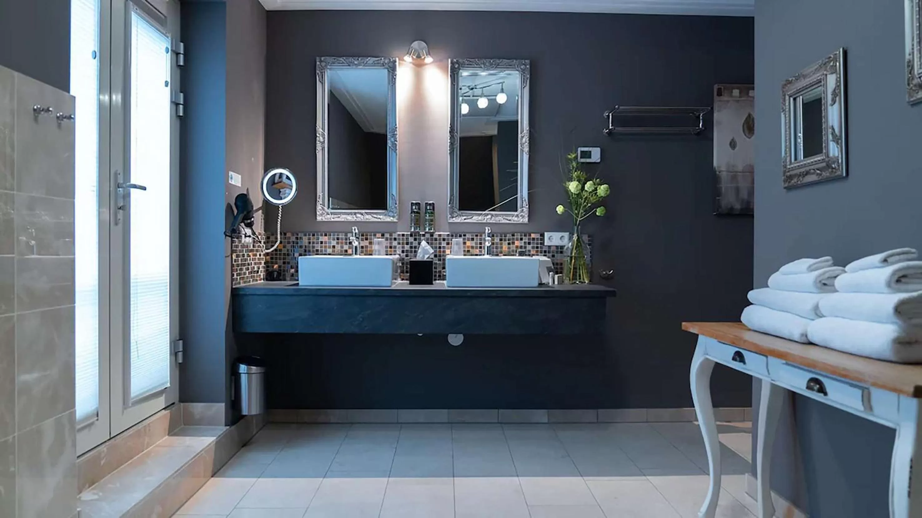 Bathroom in Luxury Suites Amsterdam