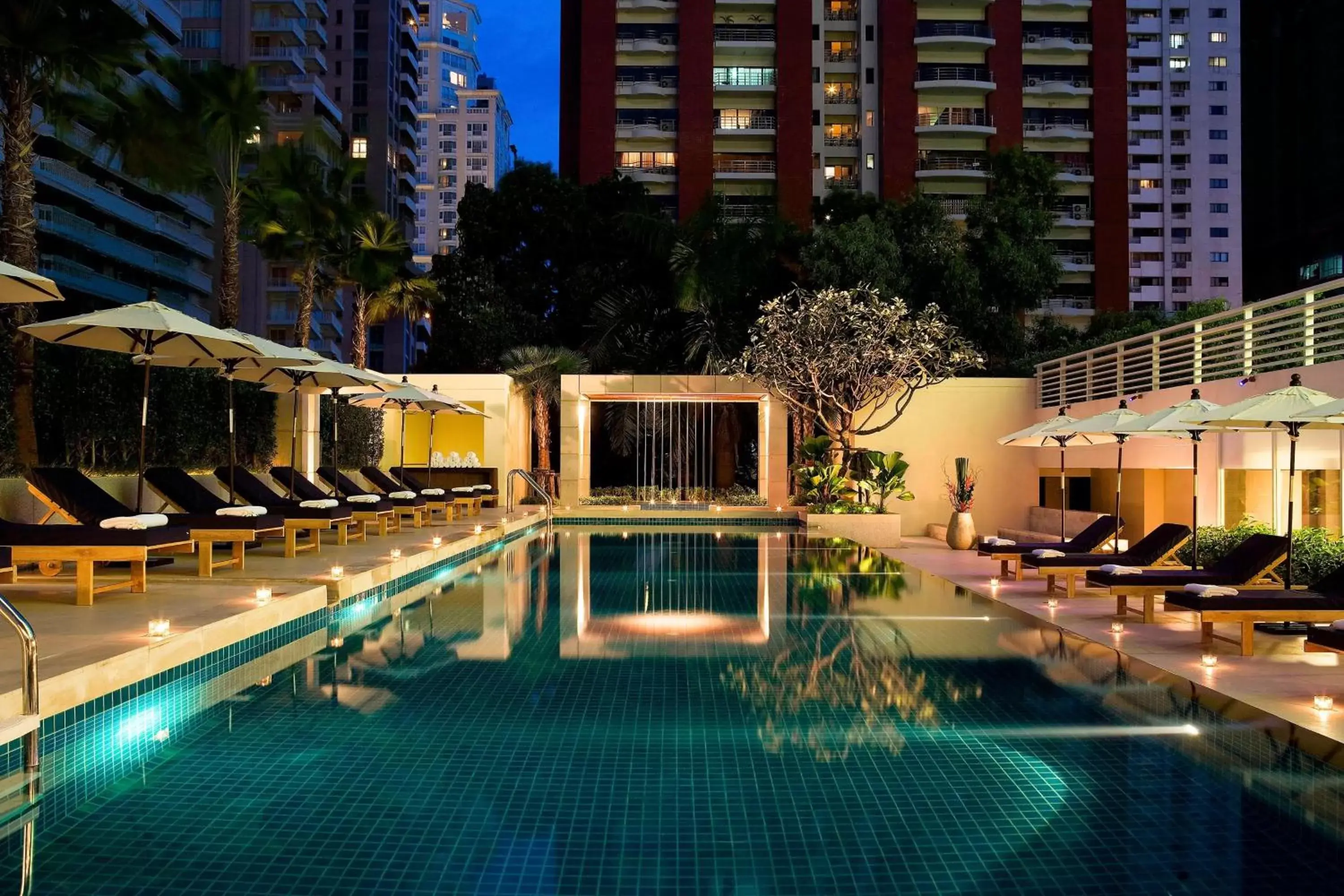 Swimming Pool in Courtyard by Marriott Bangkok