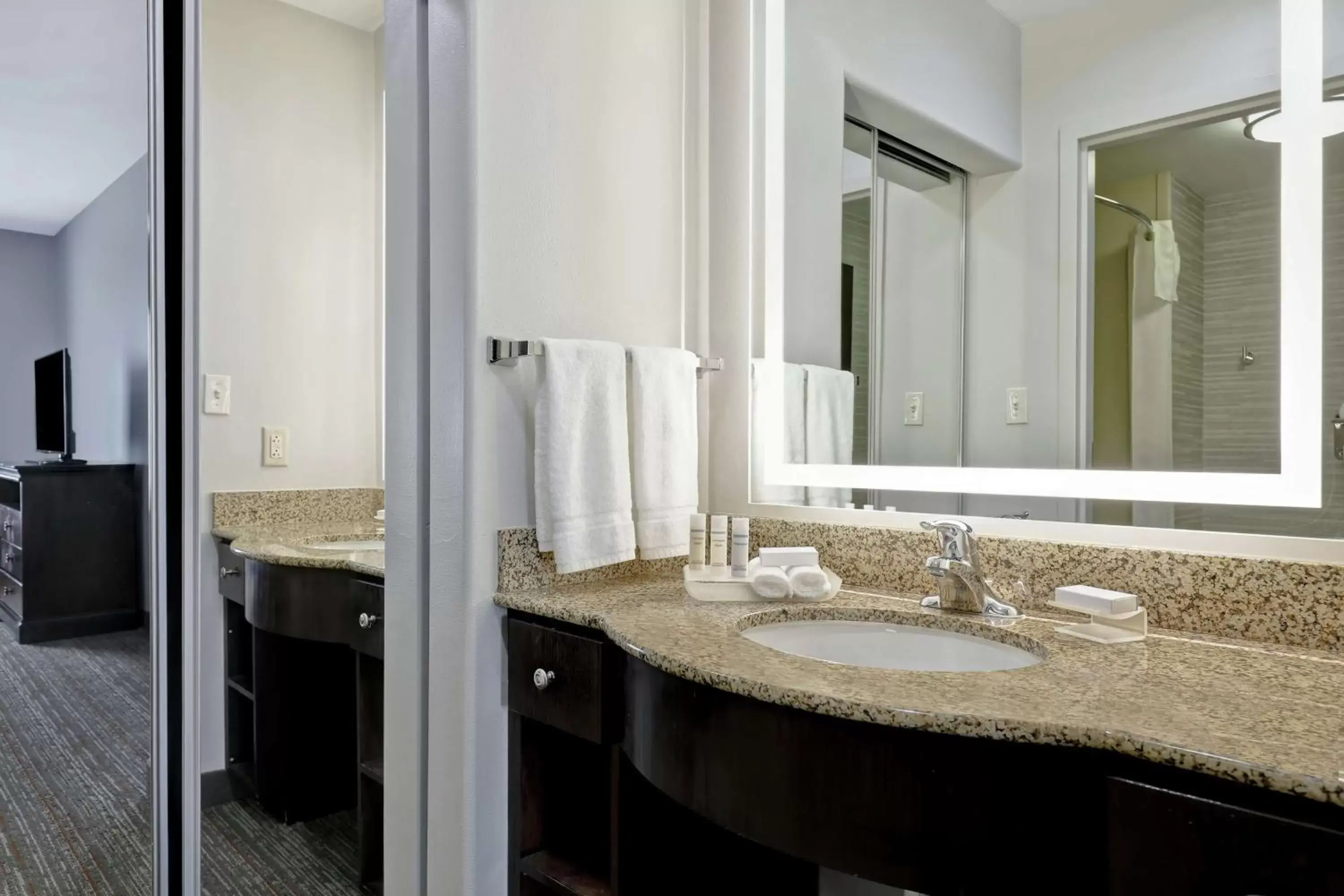 Bedroom, Bathroom in Homewood Suites by Hilton McAllen