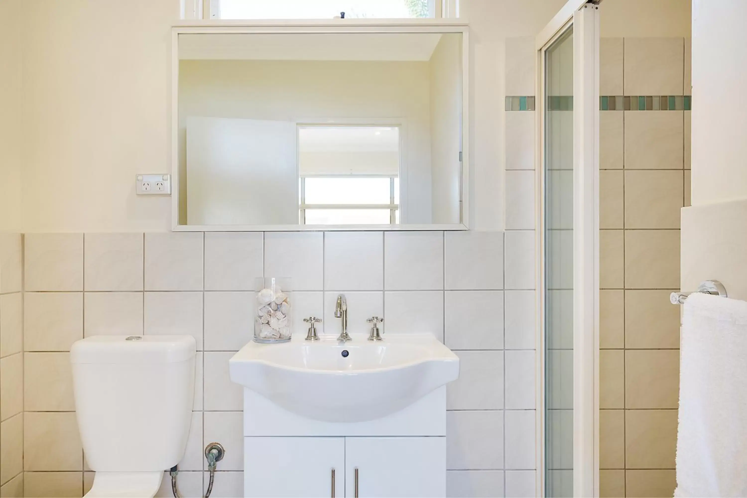 Bathroom in Seashells Apartments Merimbula