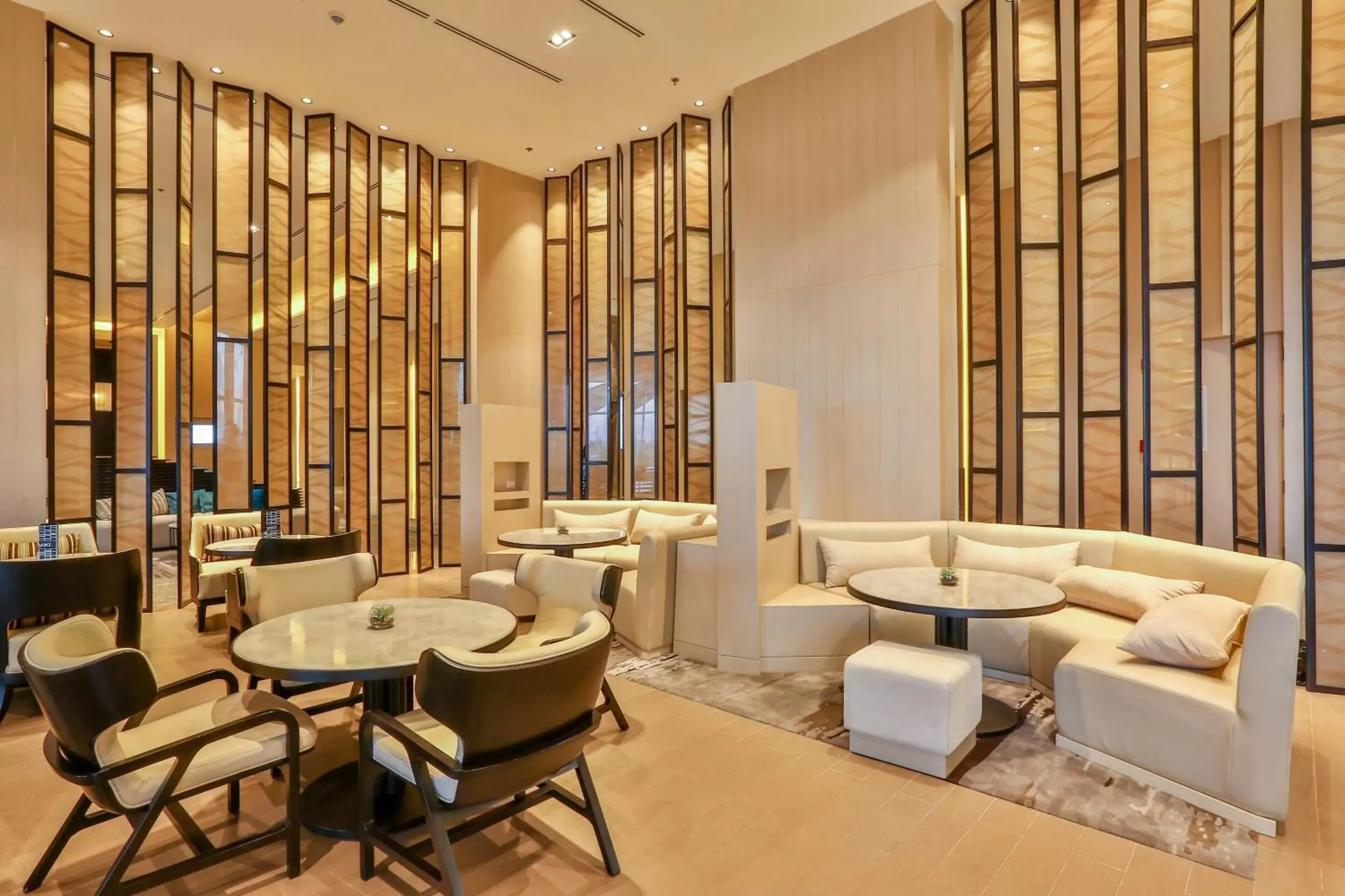 Lobby or reception, Lounge/Bar in Courtyard by Marriott Iloilo