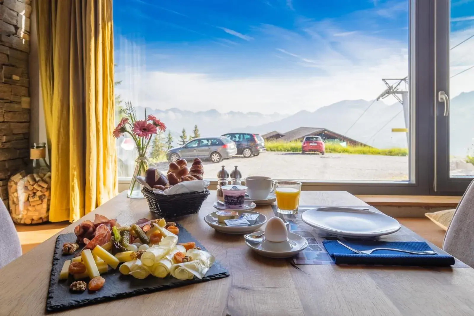 Continental breakfast in Rinderberg Swiss Alpine Lodge