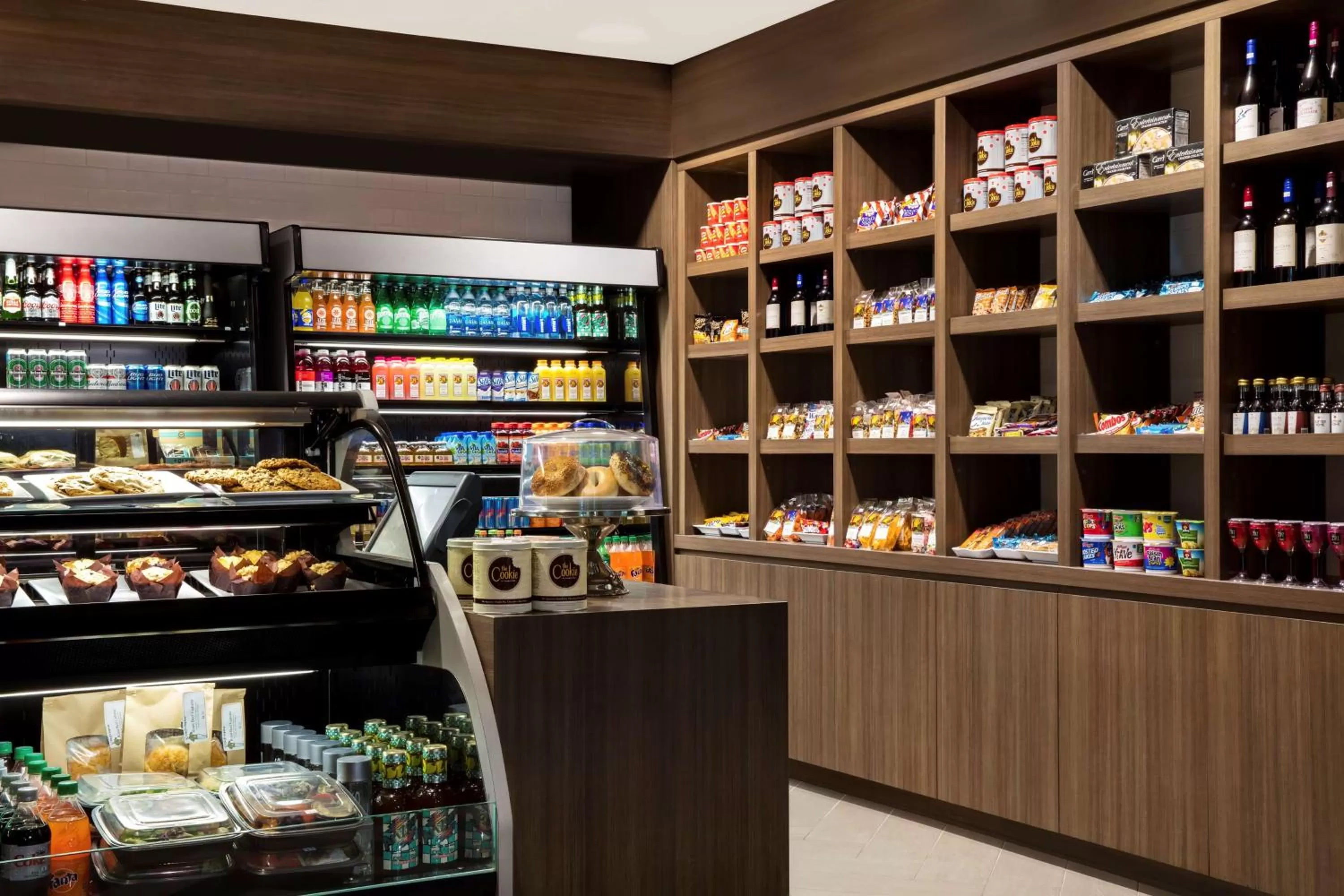 Restaurant/places to eat in DoubleTree by Hilton Hotel Miami Airport & Convention Center