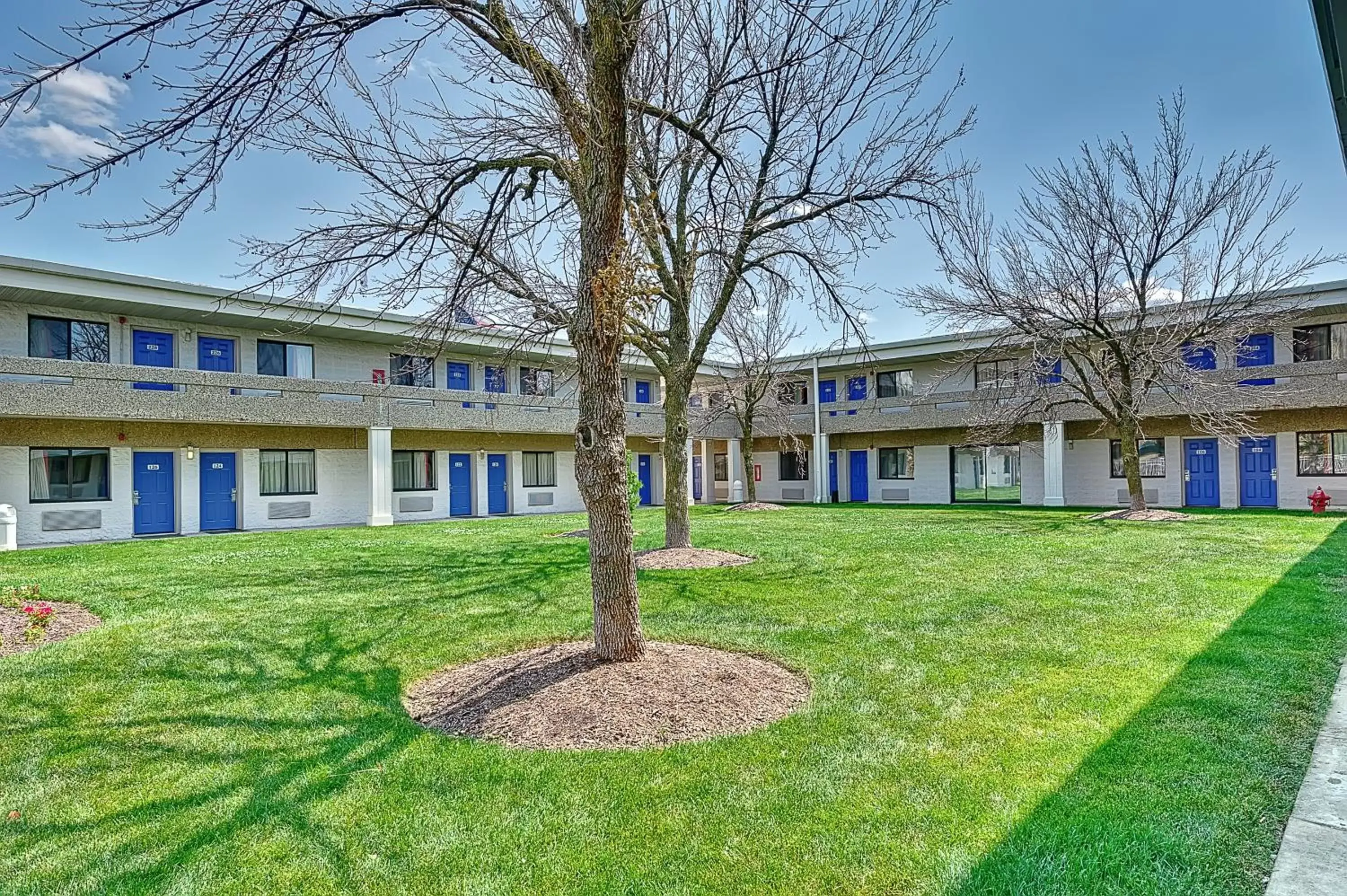 Nearby landmark, Property Building in Motel 6-Villa Park, IL - Chicago West