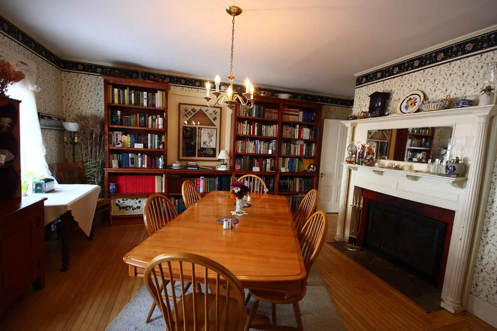 Library in Maple Hill Farm Inn