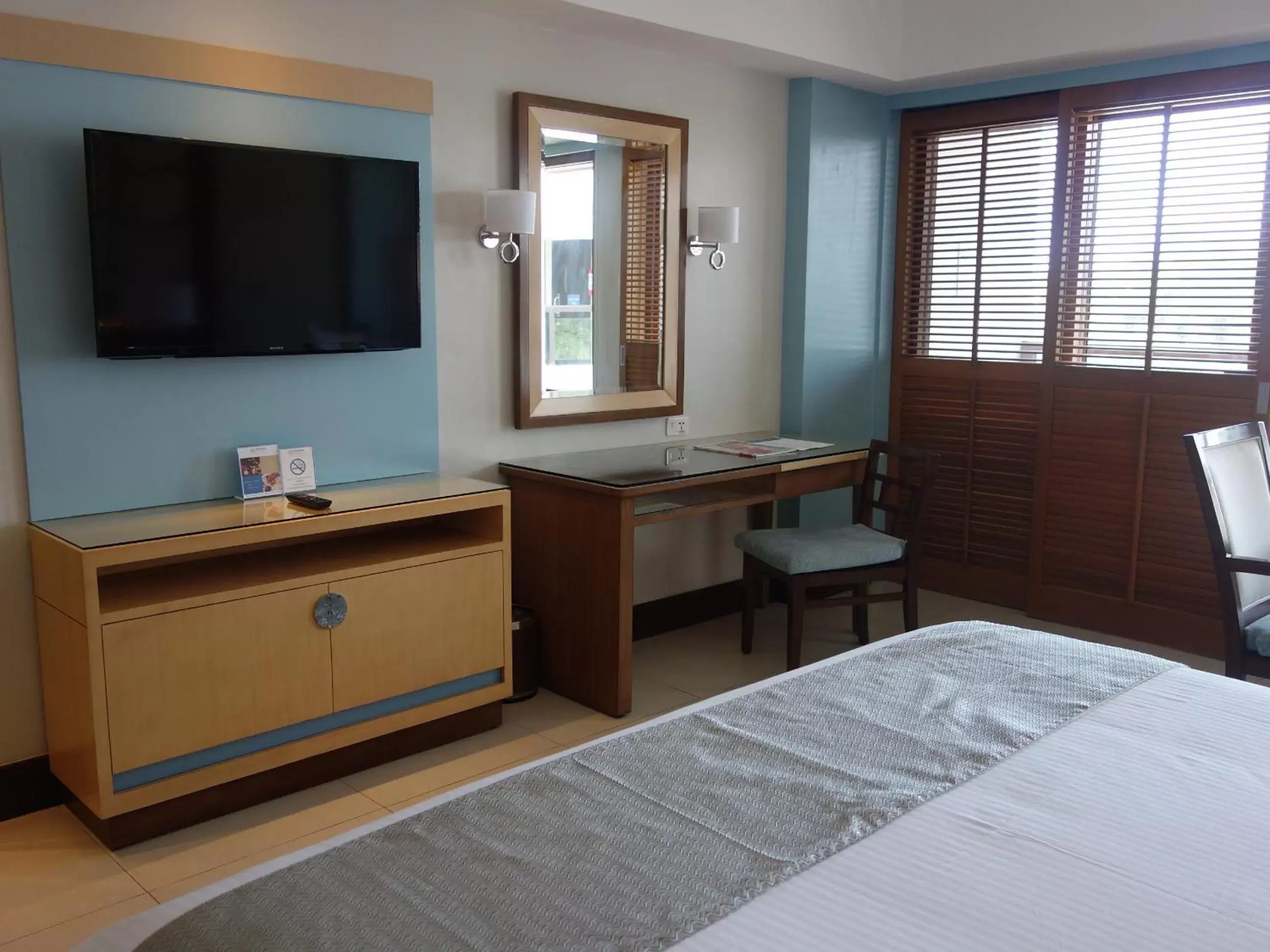 Bedroom, Seating Area in Henann Resort Alona Beach