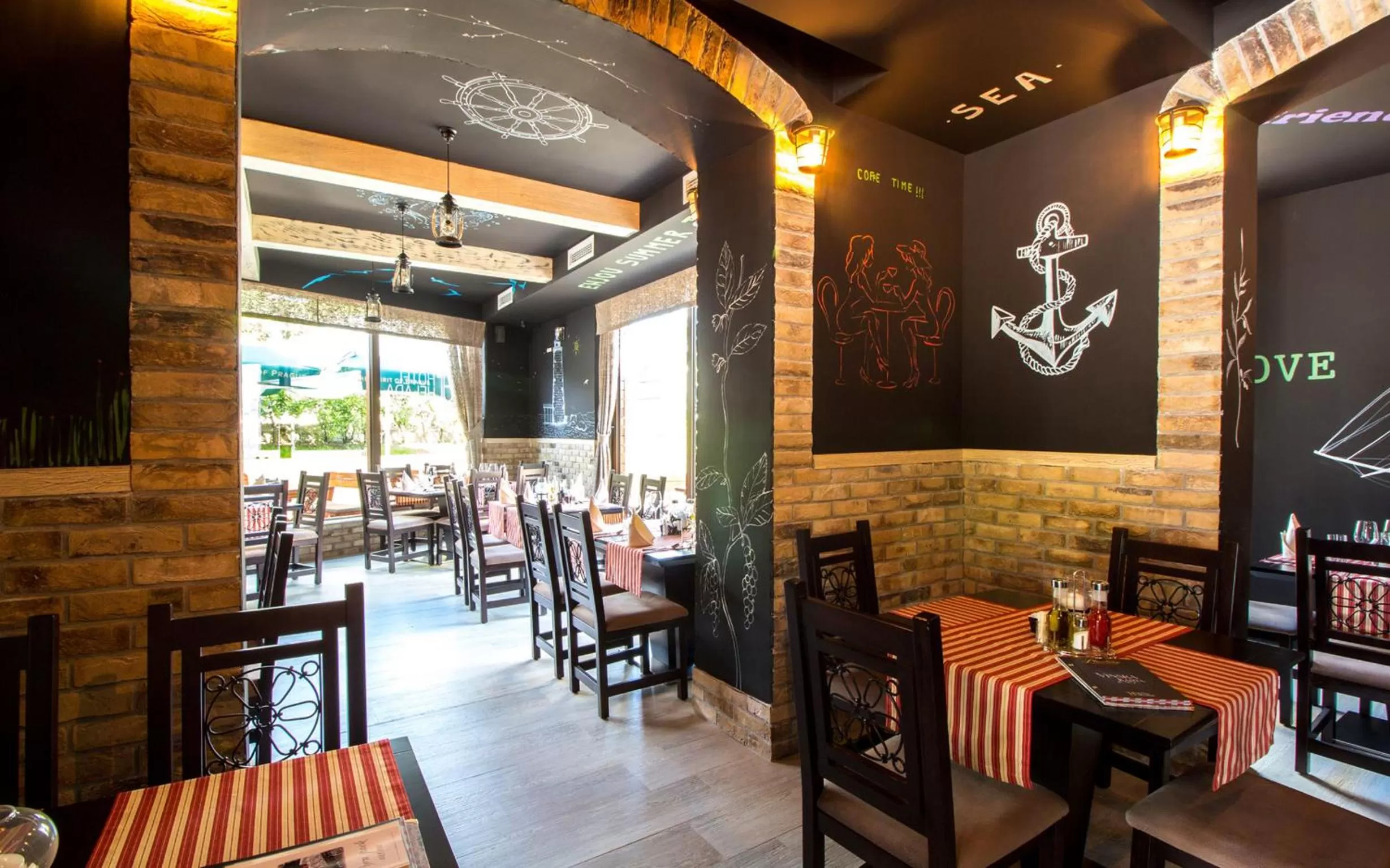 Restaurant/places to eat in Hotel Helada