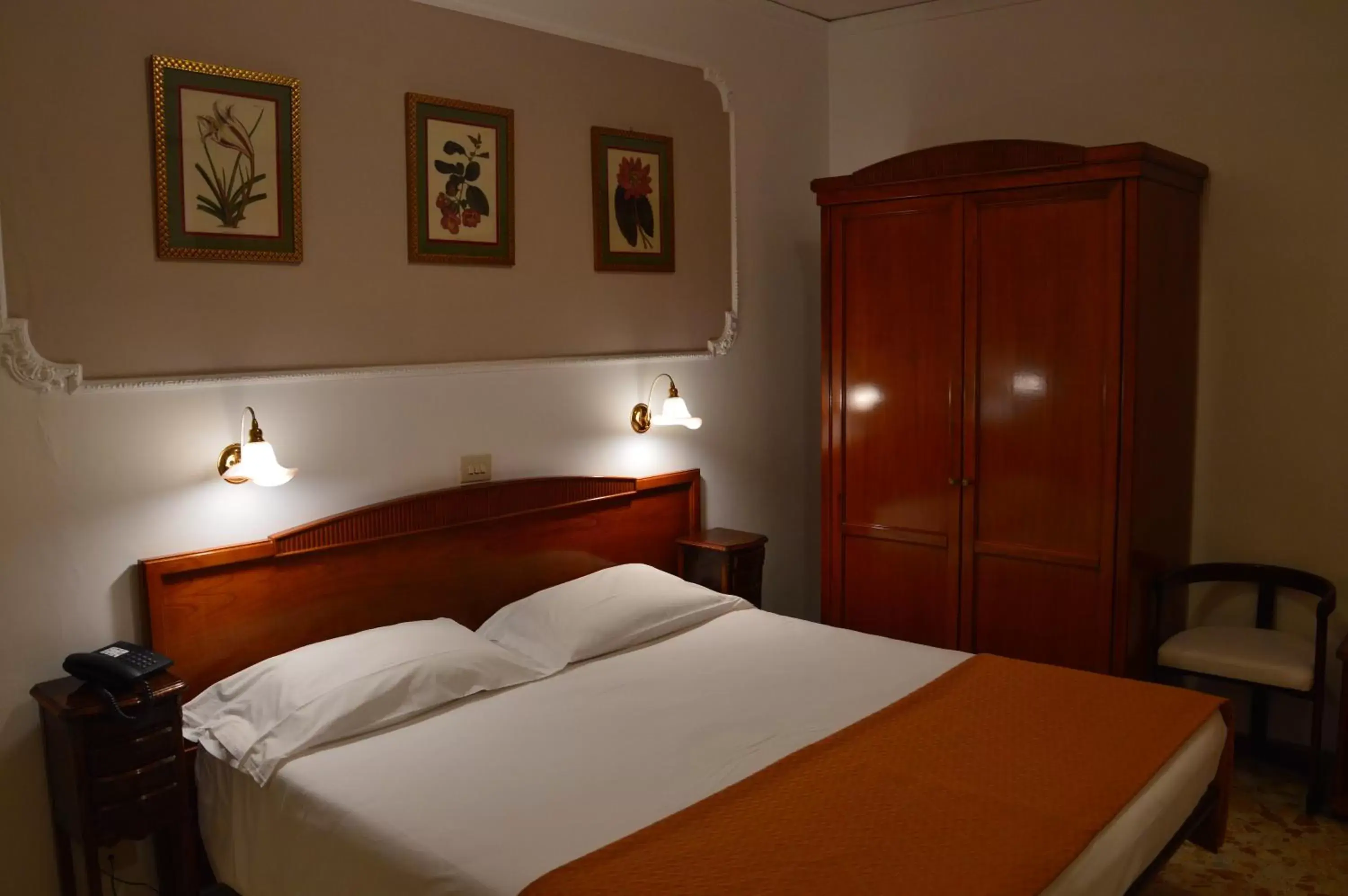 Bedroom, Bed in Hotel Cristina