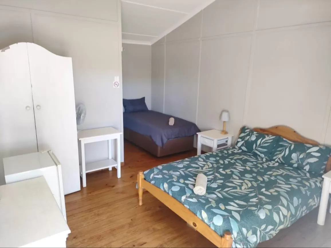 Photo of the whole room, Bed in Blue Mountain Farm Lodge, Cabins & Cottages