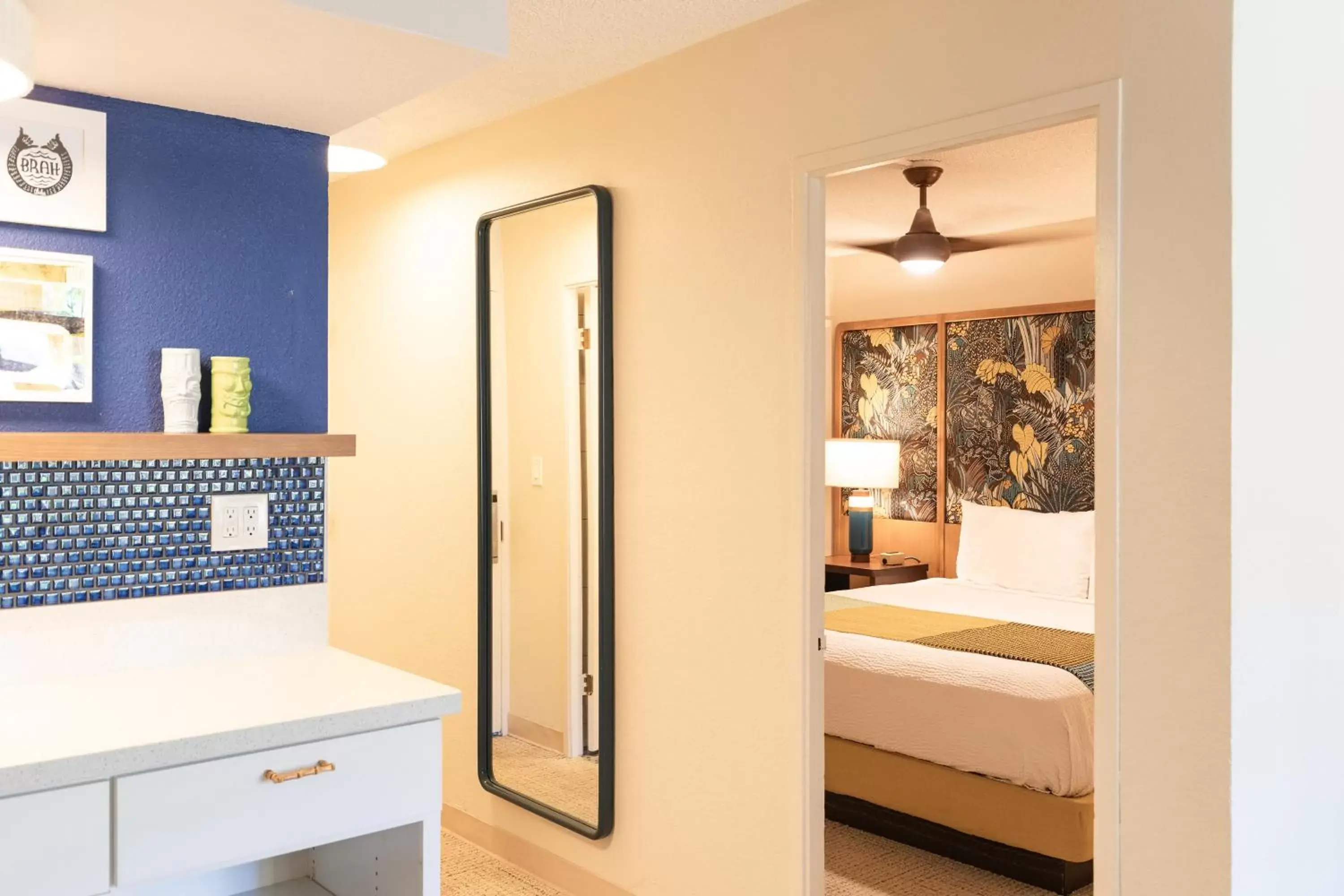 Bedroom, Bathroom in White Sands Hotel